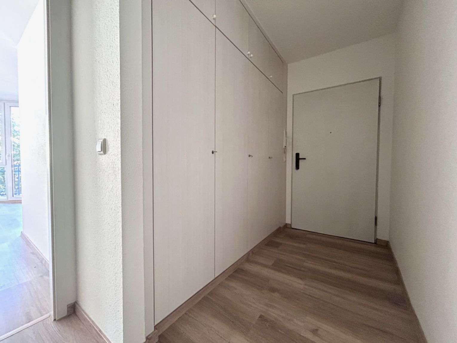 1 Zimmer • Balkon • Einbauschrank • Aufzug • Tiefgarage • Kaßberg • schnell sein lohnt sich
