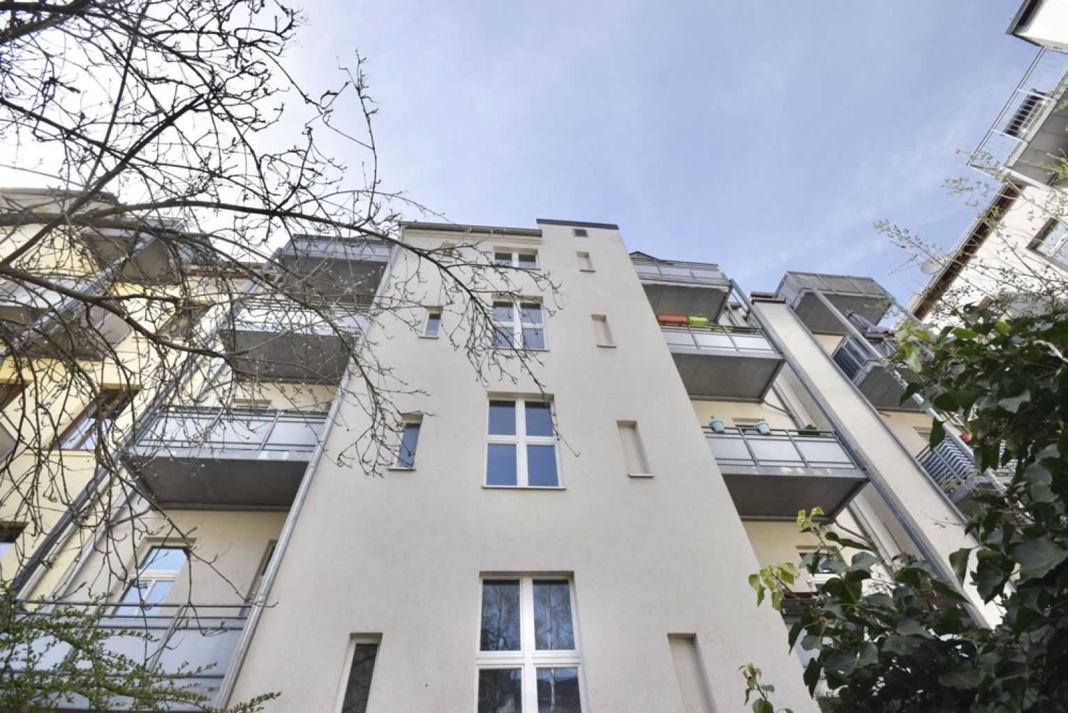 3-Raum • Balkon • Parkett • hell und sonnig • Bad mit Wanne • Aufzug • sanierter Altbau • MEGA!