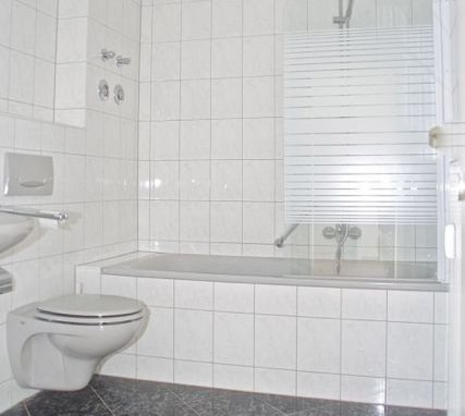 Schnell zugreifen • 3 Zimmerwohnung • mit Einbauküche und Balkon • Schlosschemnitz • Stellplatz