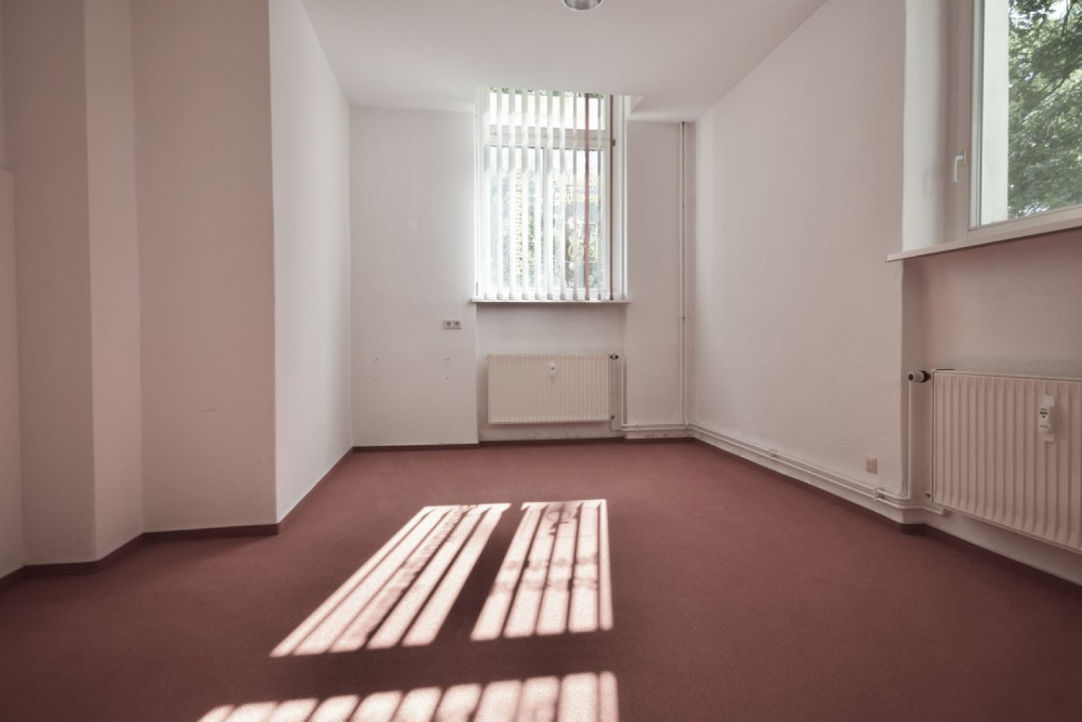 Gewerbeeinheit • 104qm • gepflegter Zustand • Einbauküche • in bekanntem Ärztehaus • 5 Raum