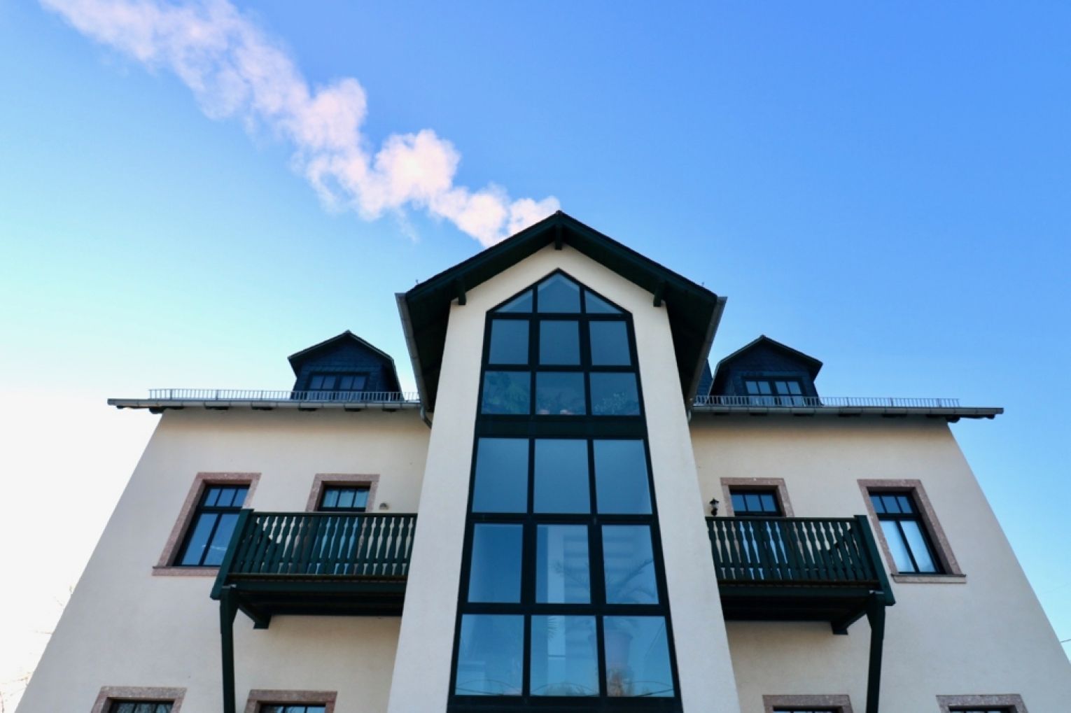 5-Raum ! • Wohnung • mit Parkett • zwei Balkone • Stellplatz • Neukirchen • am Wasserschloss