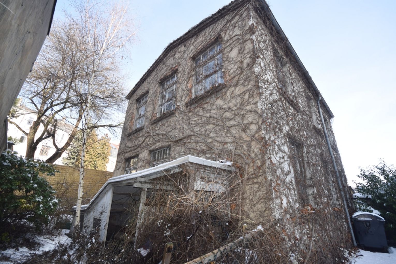 Sanierungsobjekt mit Potenzial • ca. 650 qm Wohnfläche • gute Grundsubstanz • ruhige Lage • TOP