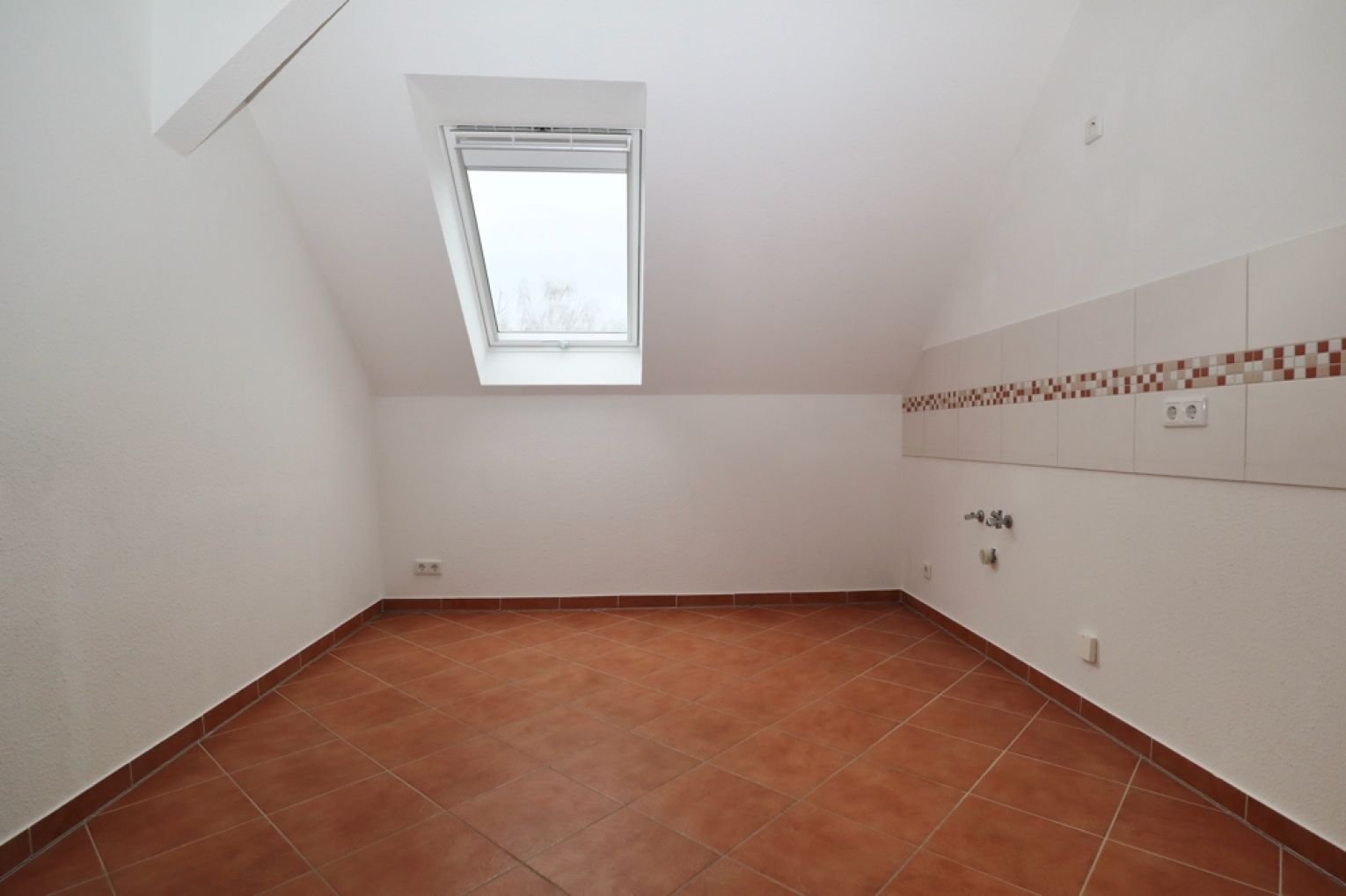 3-Raum Wohnung • in Chemnitz • Fußbodenheizung • Stellplatz • Schloßchemnitz • jetzt mieten - Photo 2
