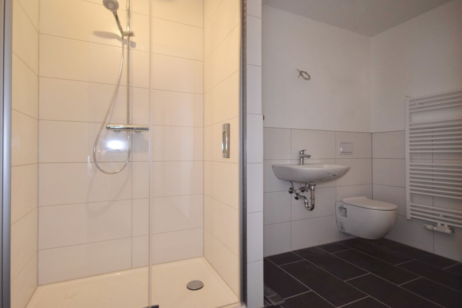 Dachgeschoss • Kaßberg • 2 Raum Apartment • Bad mit Dusche • neues Laminat • Einbauküche • Kaßberg