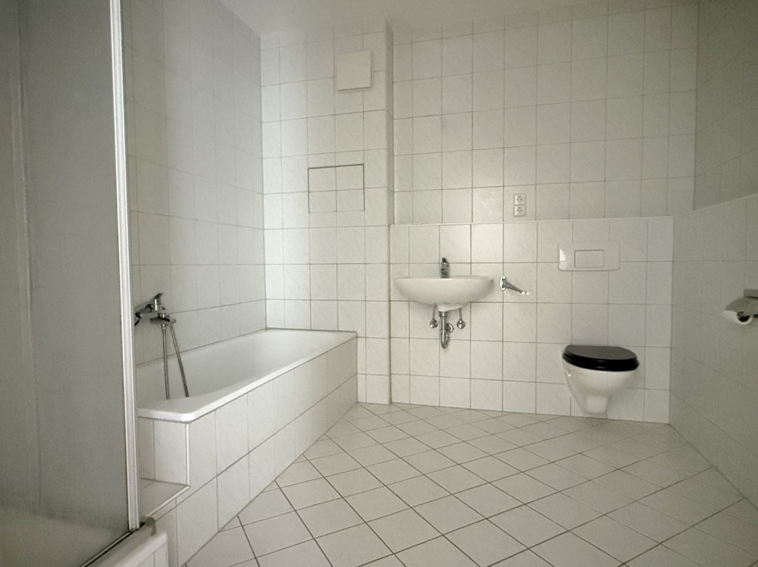 Wintergarten • 2-Raum-Wohnung • Balkon • Laminat • Bad mit Wanne & Dusche • Kaßberg • Termin machen!