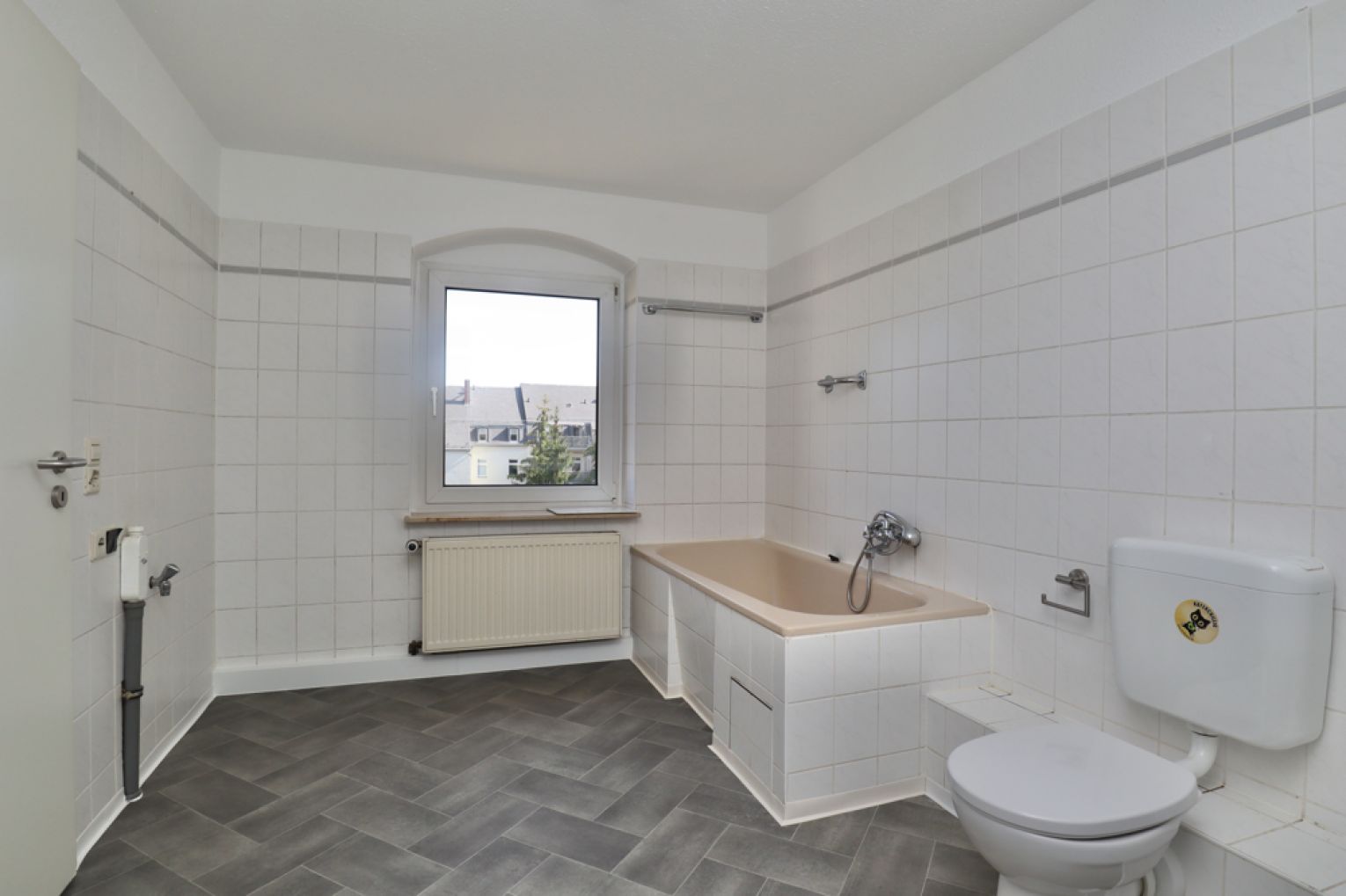Zentrum • Einbauküche • Chemnitz • neu • Tageslichtbad • Stellplatz • 2-Raum Wohnung • jetzt anrufen