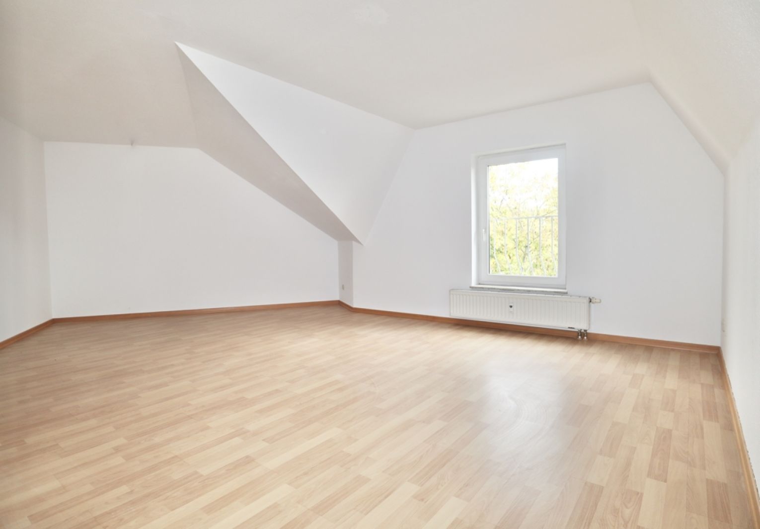 Gablenz • 2-Raum Wohnung • in Chemnitz • Einbauküche • Dachgeschoss • jetzt mieten