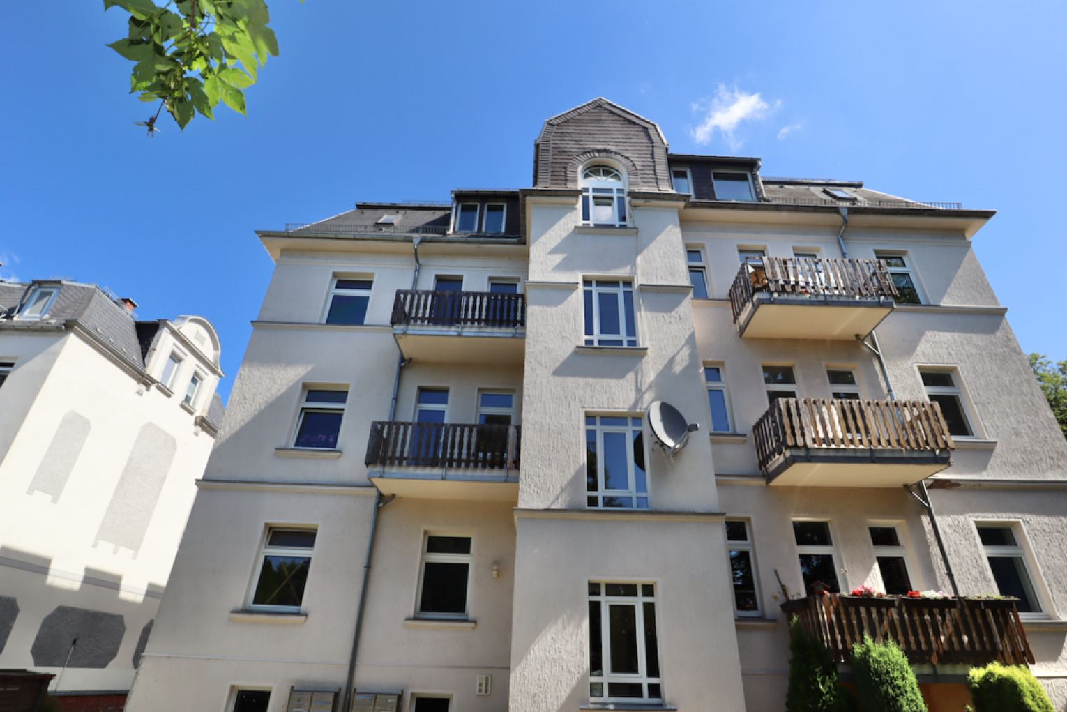 Ruhige Lage • Balkon • 3-Raum • Nussbaumlaminat • praktischer Grundriss • Bad mit Wanne • zur Miete