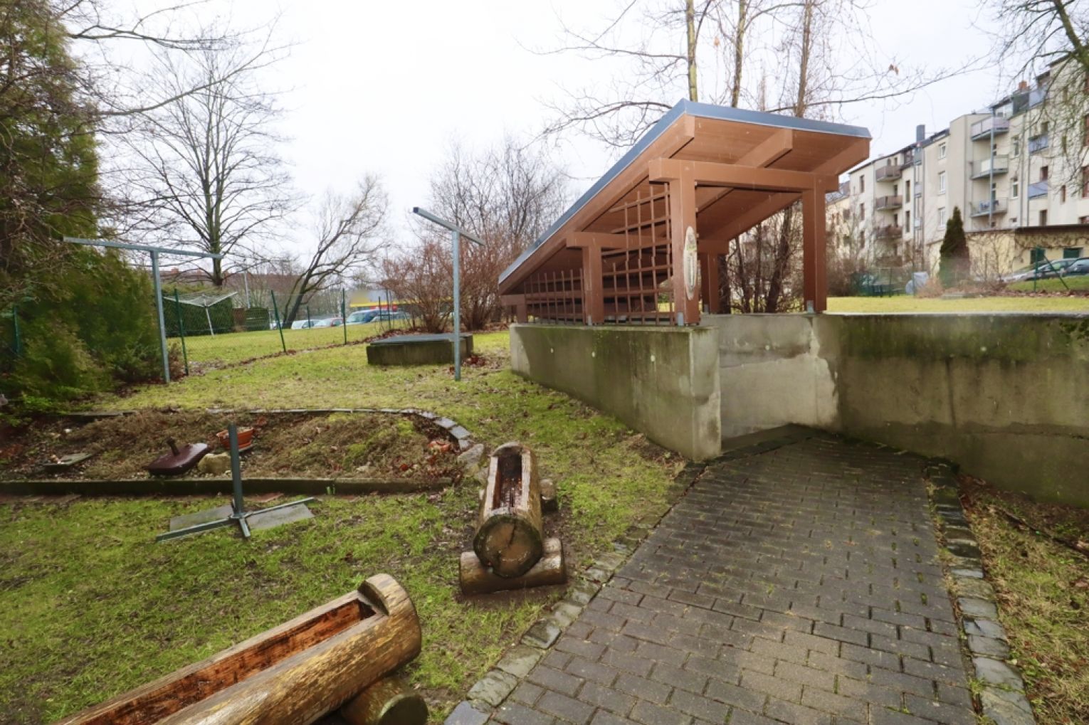 2-Raum Wohnung • Tiefgaragenstellplatz • Einbauküche • Balkon • Schloßchemnitz • bald wieder frei