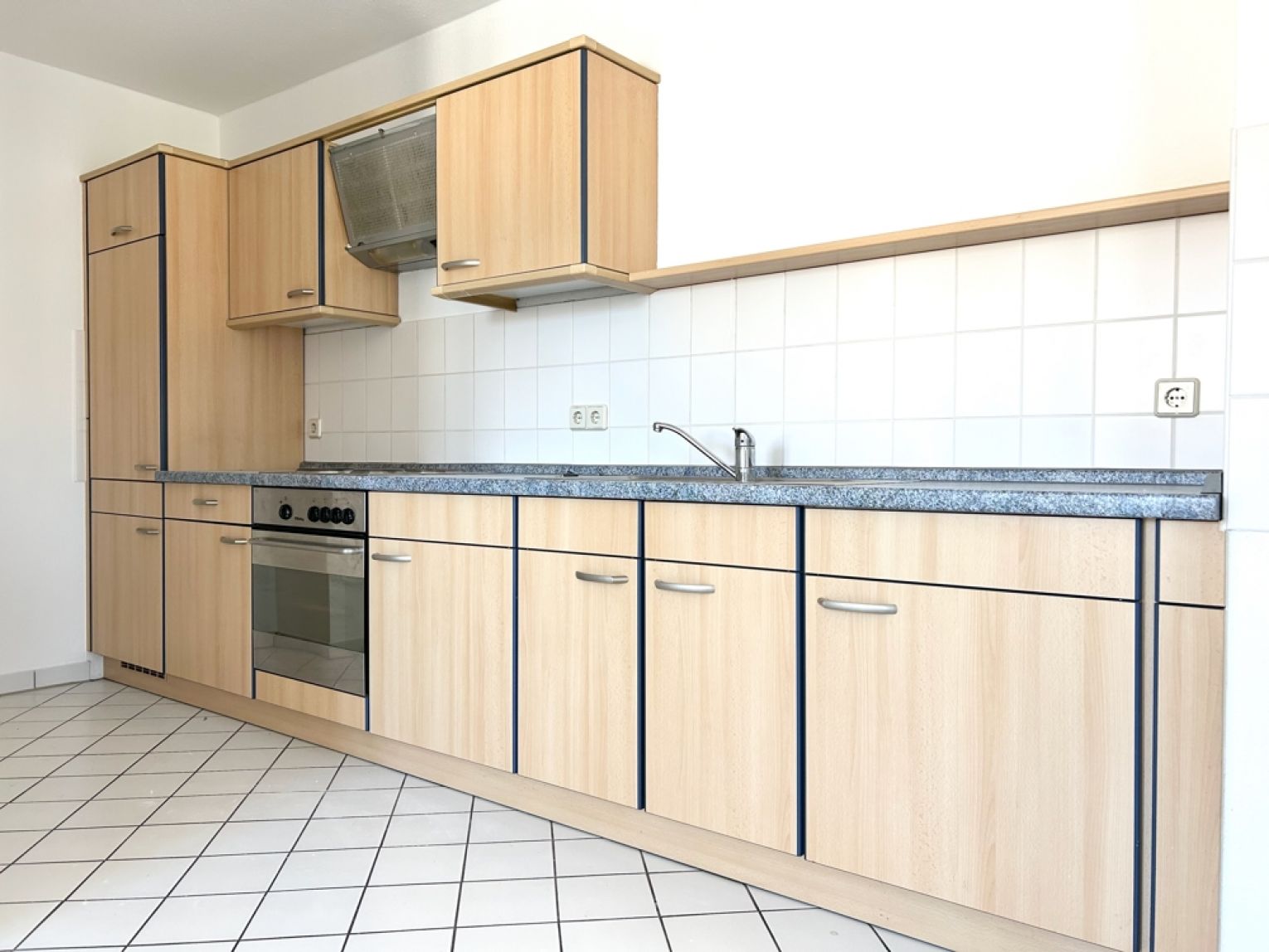 zur Miete • Altendorf • 2-Zimmer-Wohnung • mit Balkon • Tageslichtbad • EBK • schnell anrufen!
