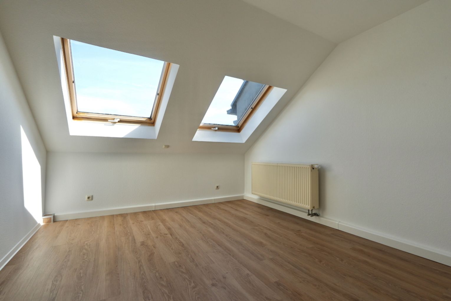 3 Zimmer • Dachgeschoss • Maisonette • mit Einbauküche • in Bernsdorf • jetzt mieten