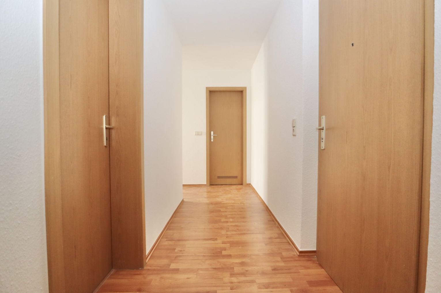 2-Raum • Chemnitz • Einbauküche • Laminat • perfekter Grundriss • schnell sein!!