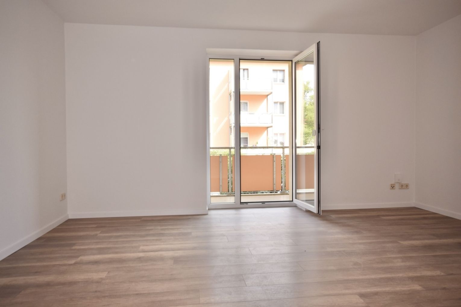 3-Raum • Tageslichtbad mit Wanne • am Heimgarten • Balkon • Top-Preis • Fussbodenheizung • Anschauen