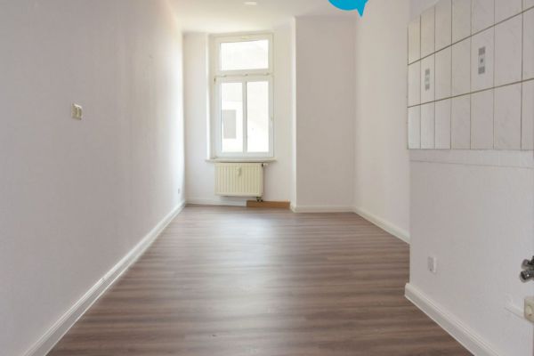 4-Zimmer • Schönau • Bad mit Fenster und Wanne • Laminat • Wohnküche • Garage • schnell anschauen !