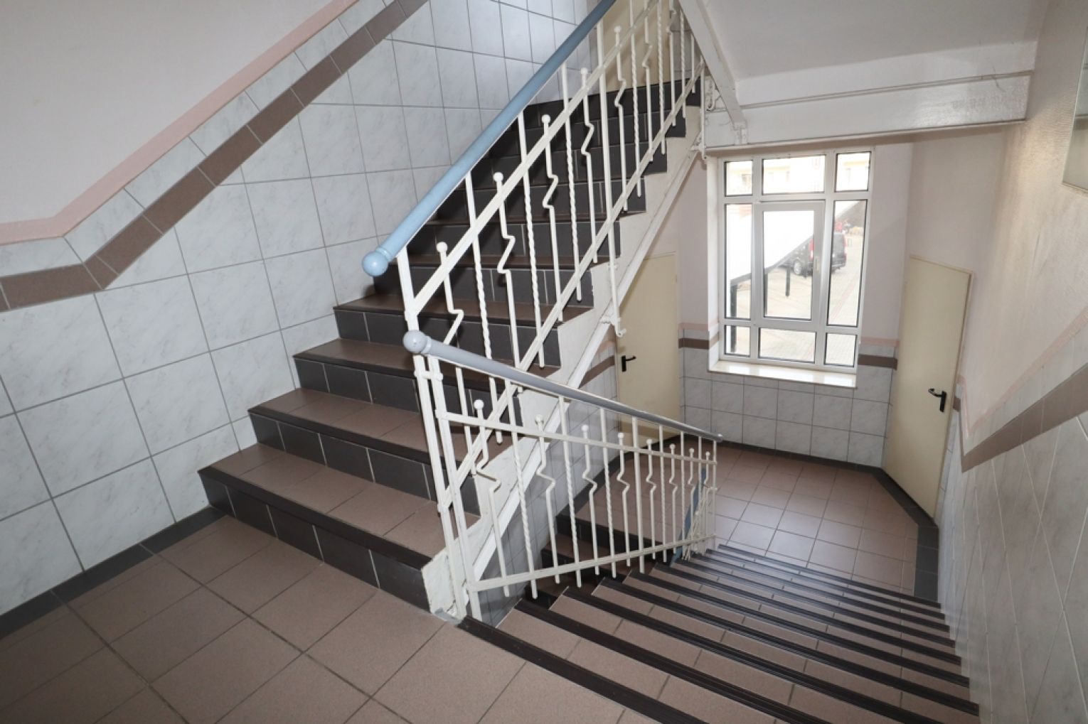 4-Raum Wohnung • Terrasse • Tageslichtbad • Wanne/Dusche • Einbauküche • Stellplatz • jetzt anrufen