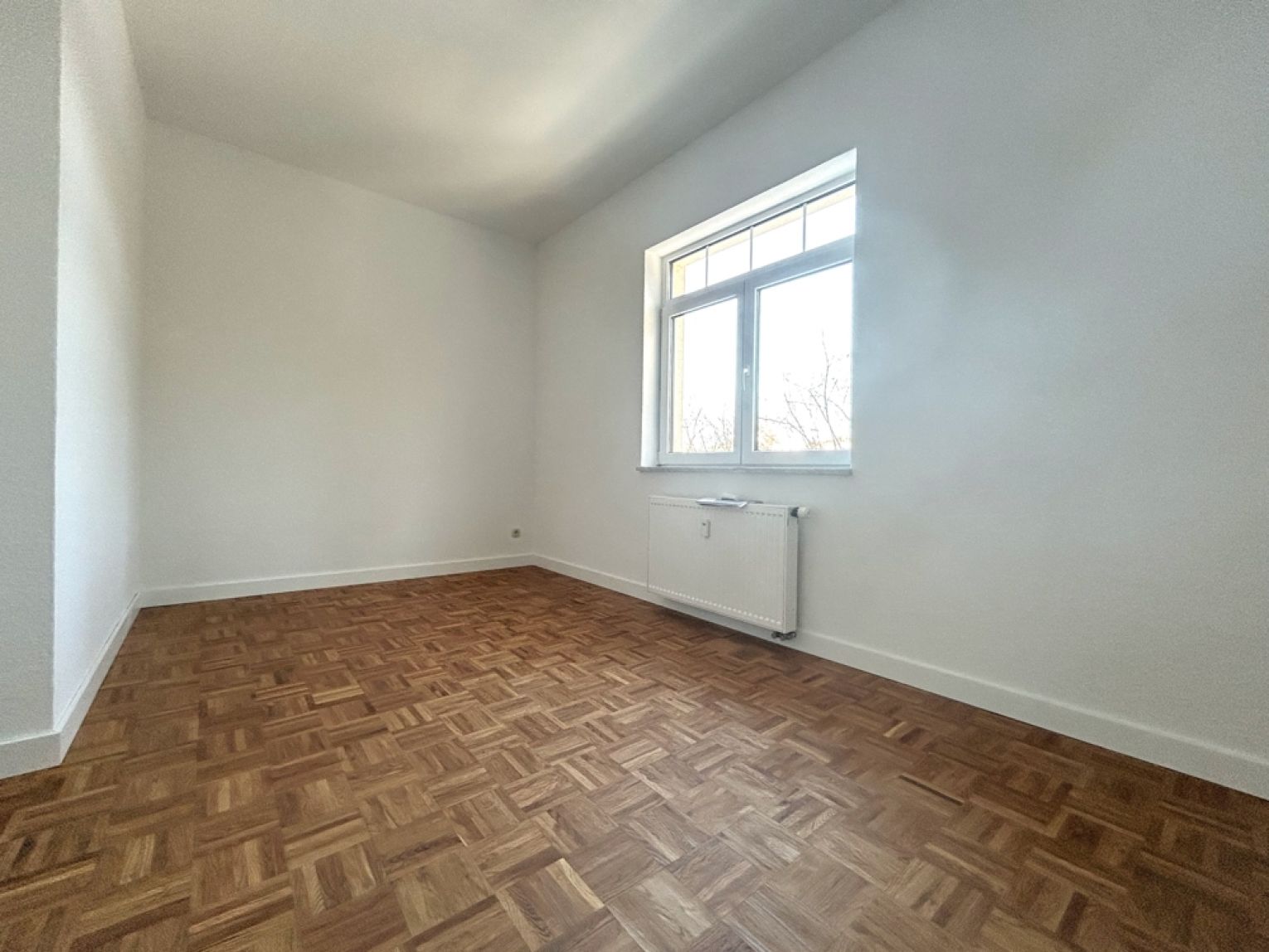 Neukirchen • am Wasserschloss • 2-Zimmer • mit Balkon • Stellplatz • alles NEU • jetzt MIETEN