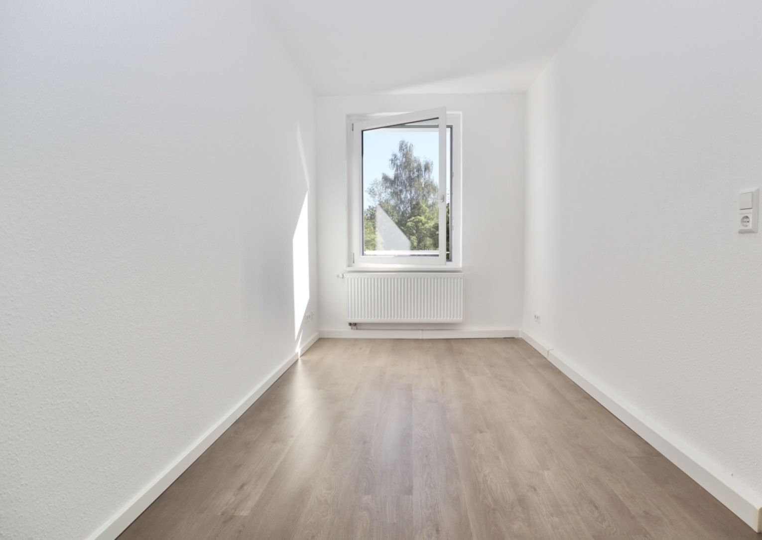 Balkon • Tageslichtbad • Wanne • Stellplatz • 3-Zimmer Wohnung in Chemnitz • Zentrum • jetzt anrufen