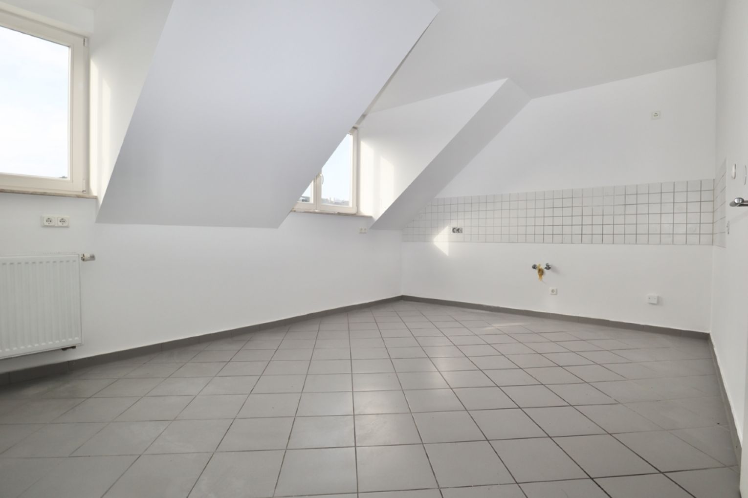 Maisonettewohnung • Dachgeschoss • 3 Zimmer • Tageslichtbad • Terrasse • Balkon • Schloßchemnitz