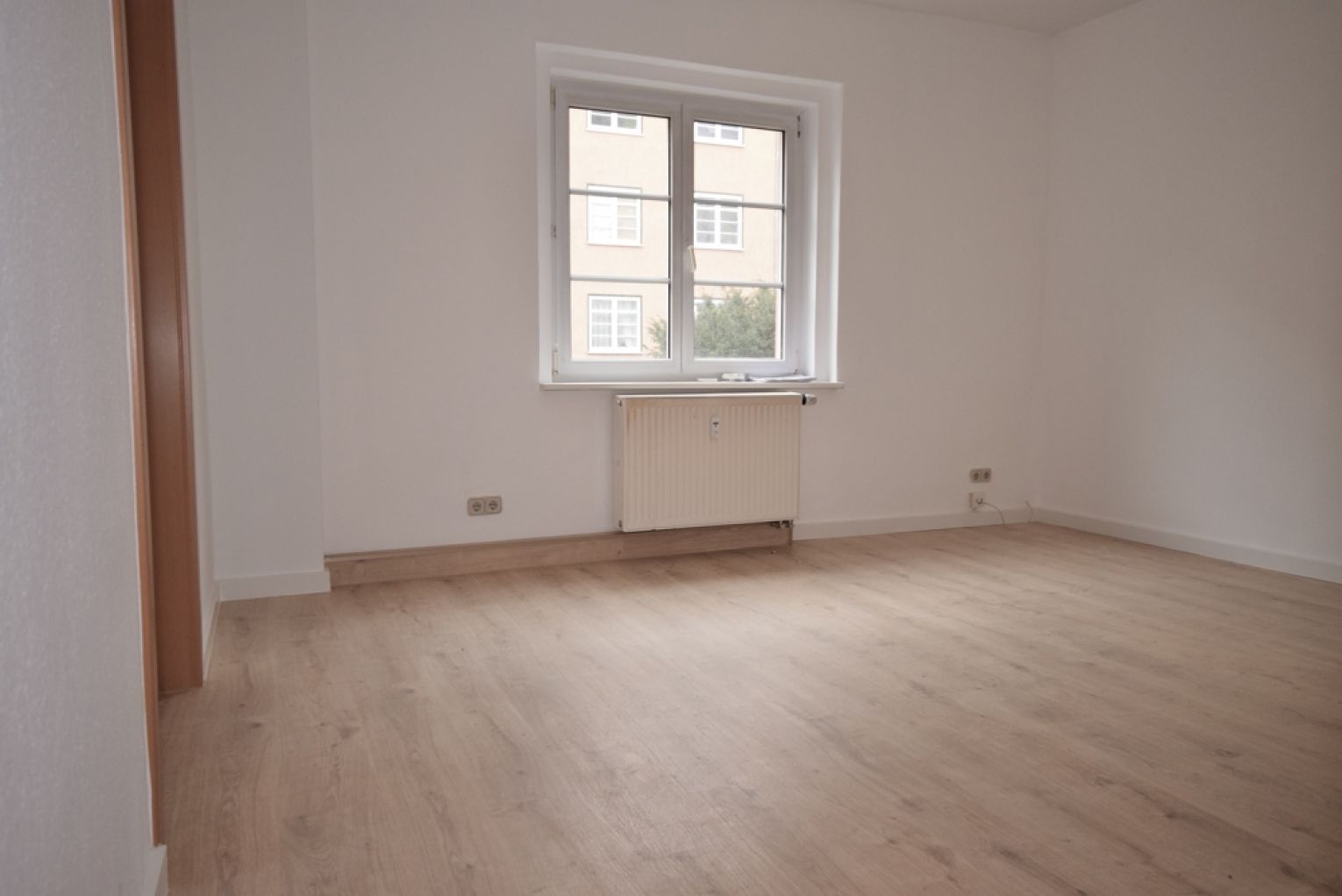 3 Zimmer • Balkon • Laminat • Tageslichtbad mit Wanne • Stellplatz • Tageslichtbad • jetzt mieten!?