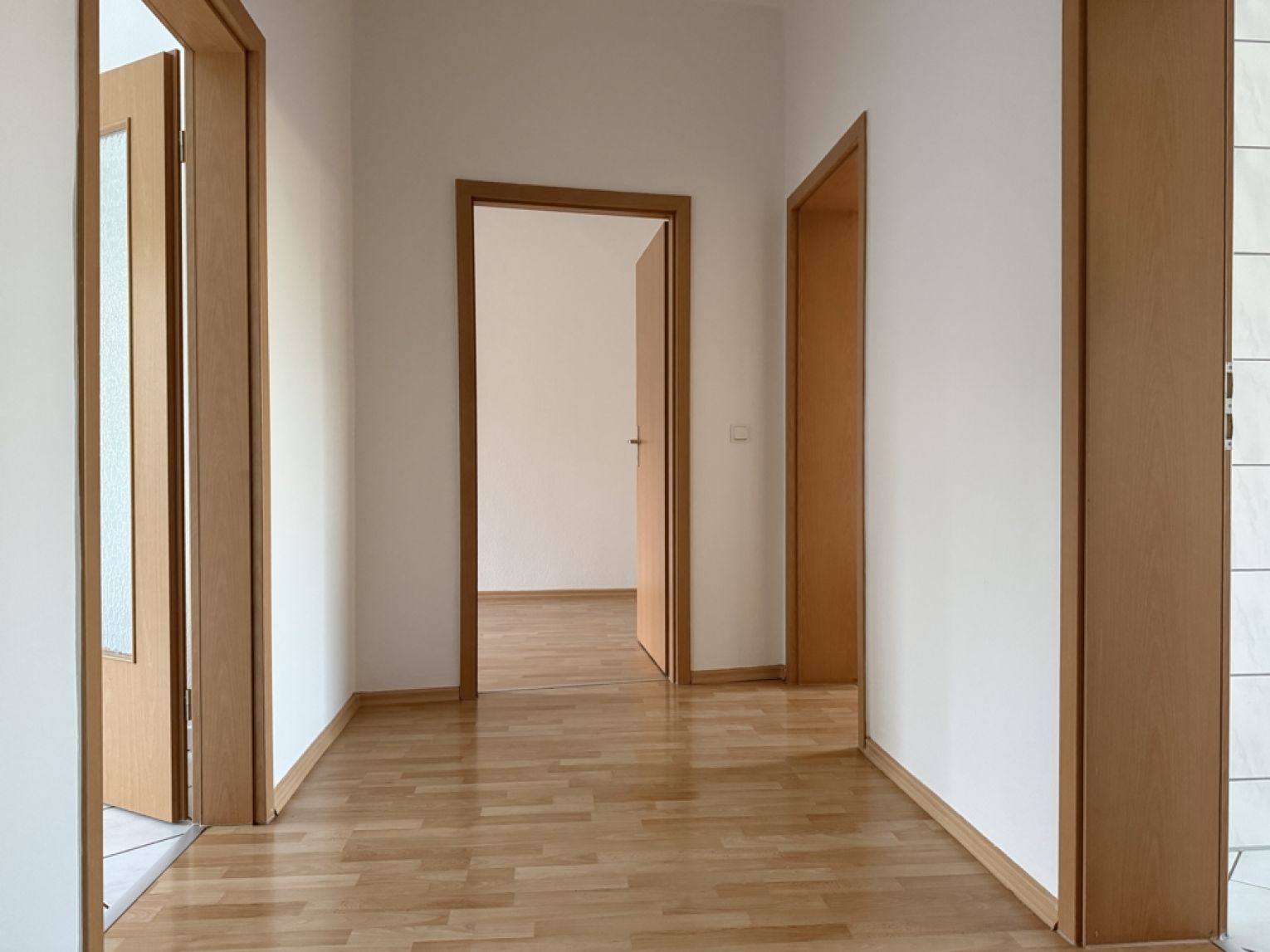 2-Raum • ruhige Lage • Chemnitz • mit Balkon • viel Grün • Laminat • Tageslichtbad • Anmieten!