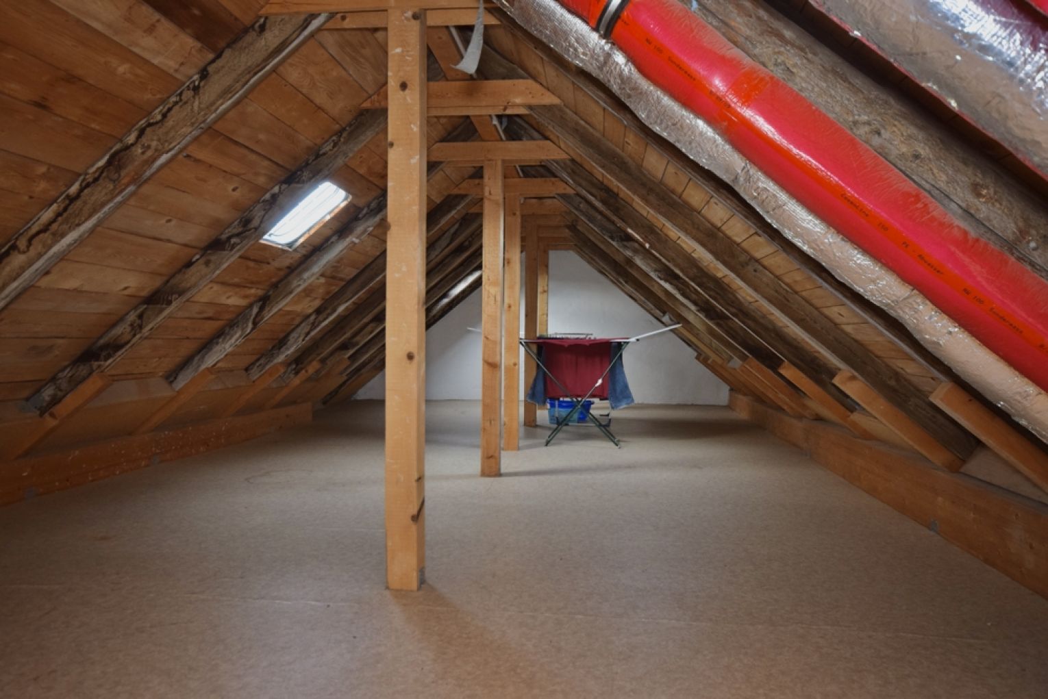 Kaßberg • 3 Zimmer • Balkon • Parkett • Bad mit Wanne • Aufzug • Dachgeschoss-Flair • Anschauen !?