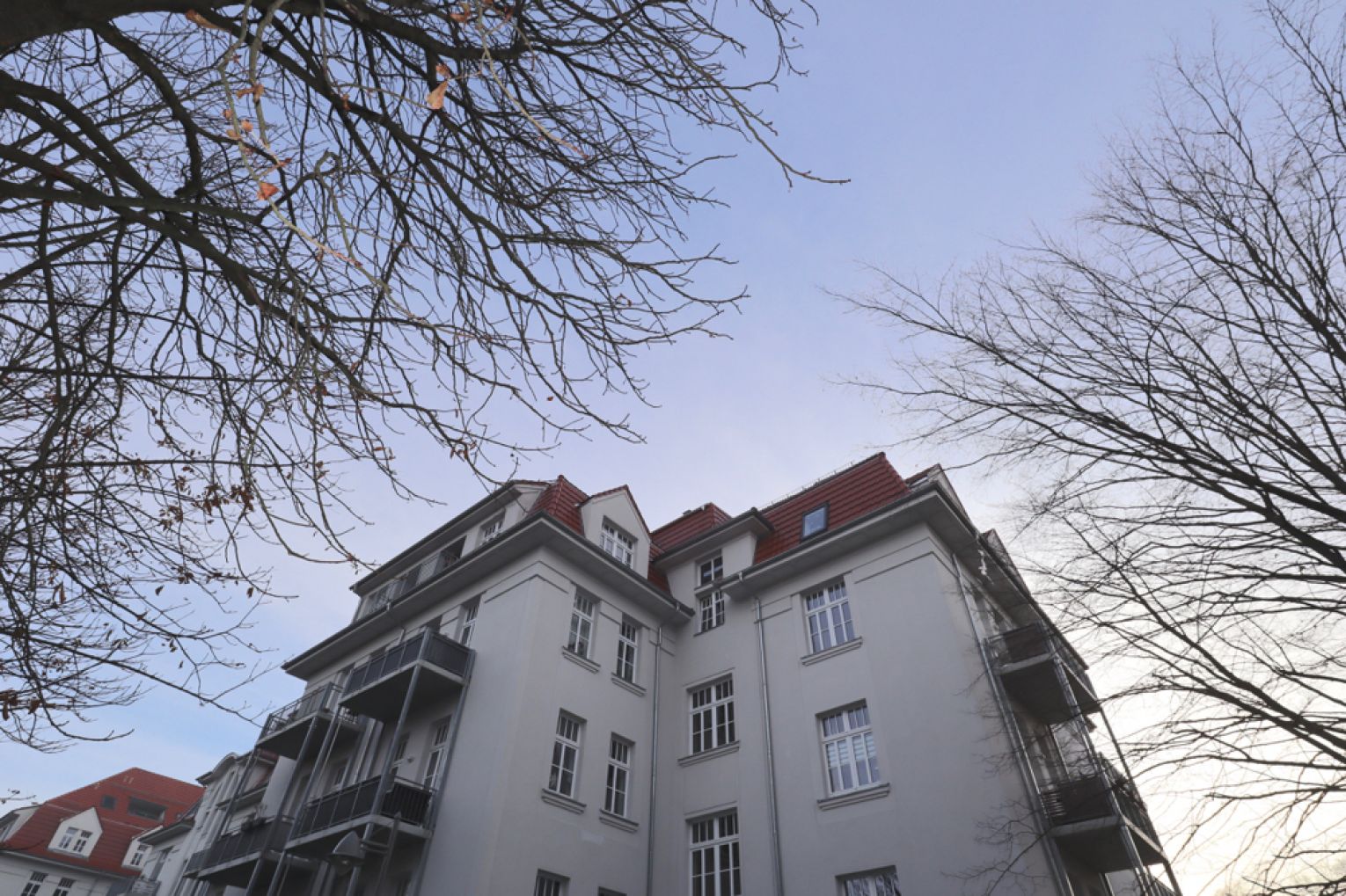 Ebersdorf • 2 Zimmer • Sonnenbalkon • Bad mit Wanne und Dusche • Stellplatz • Aufzug • TOP 