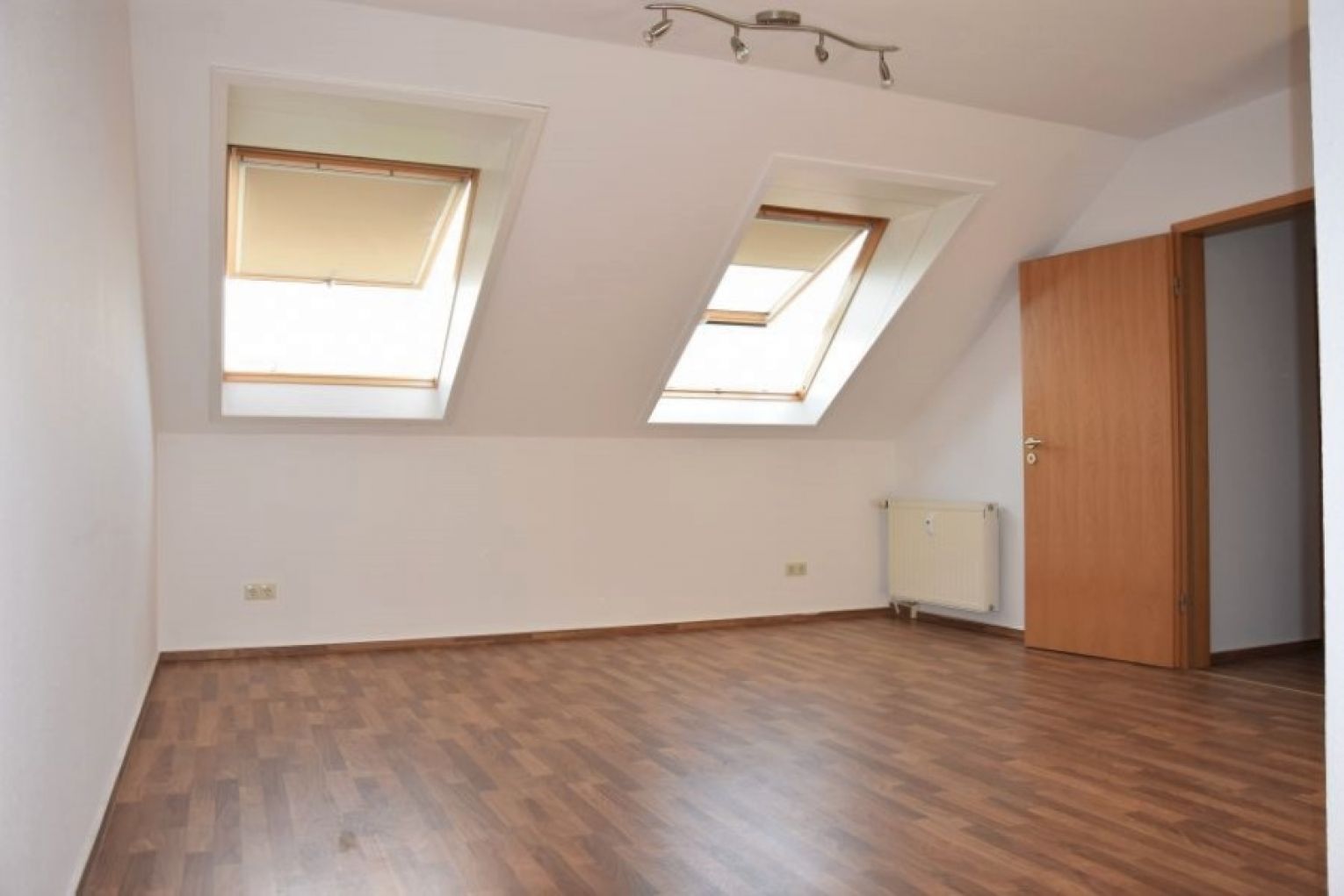 4 Zimmer • Maisonette • interessanter Grundriss • 2 Bäder • ruhige Lage • Wanne und Dusche • TOP!