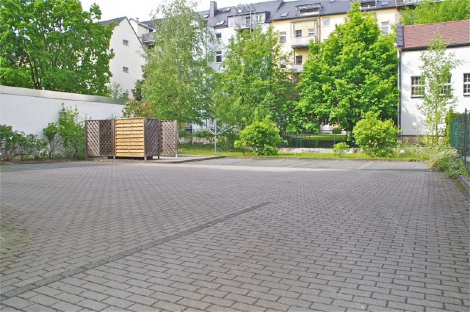Schnell zugreifen • 3 Zimmerwohnung • mit Einbauküche und Balkon • Schlosschemnitz • Stellplatz