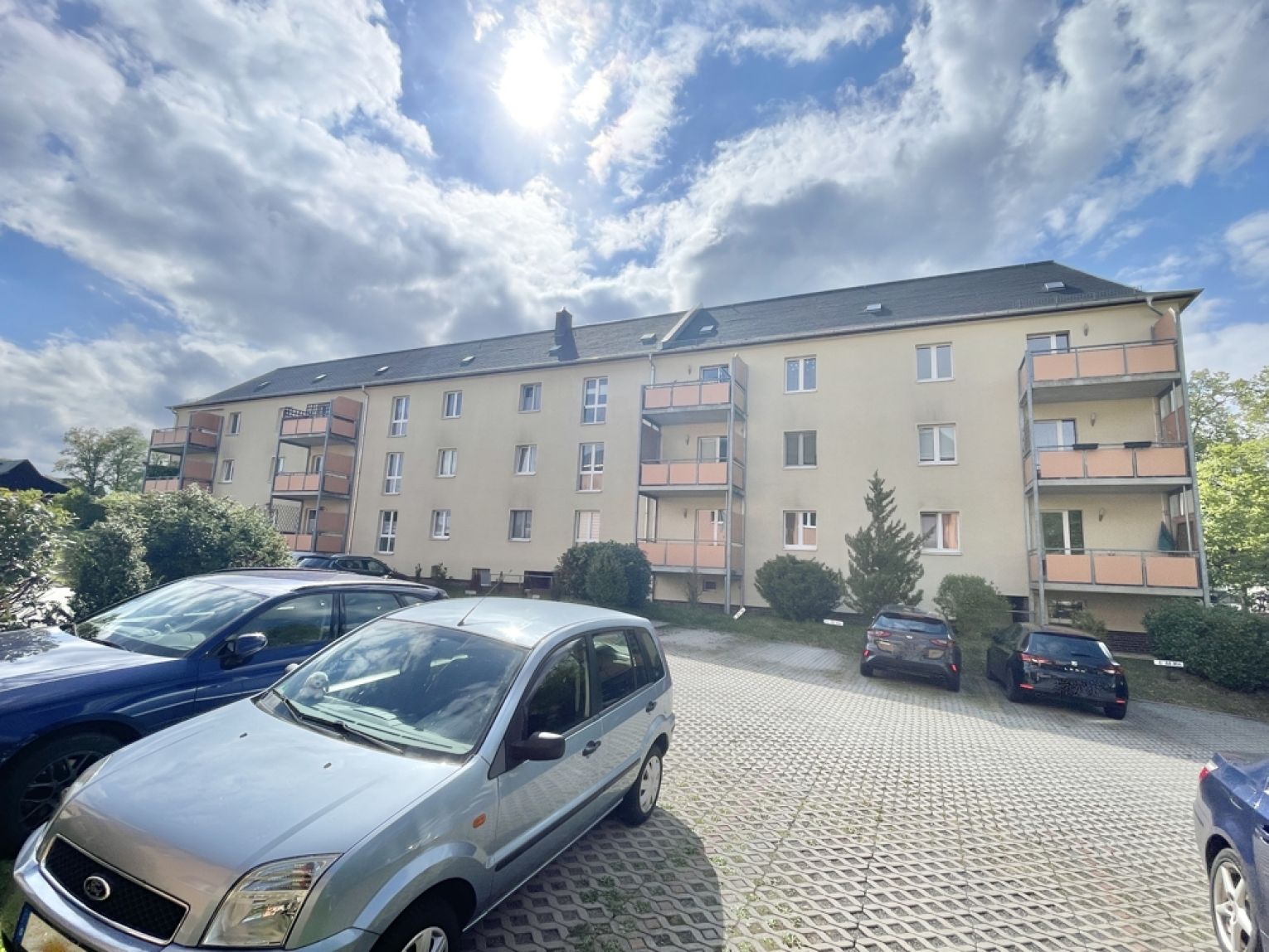 Kompakt • 3-Zimmer • Bad mit Fenster & Wanne • am Heimgarten • Balkon • Top-Preis • Fussbodenheizung