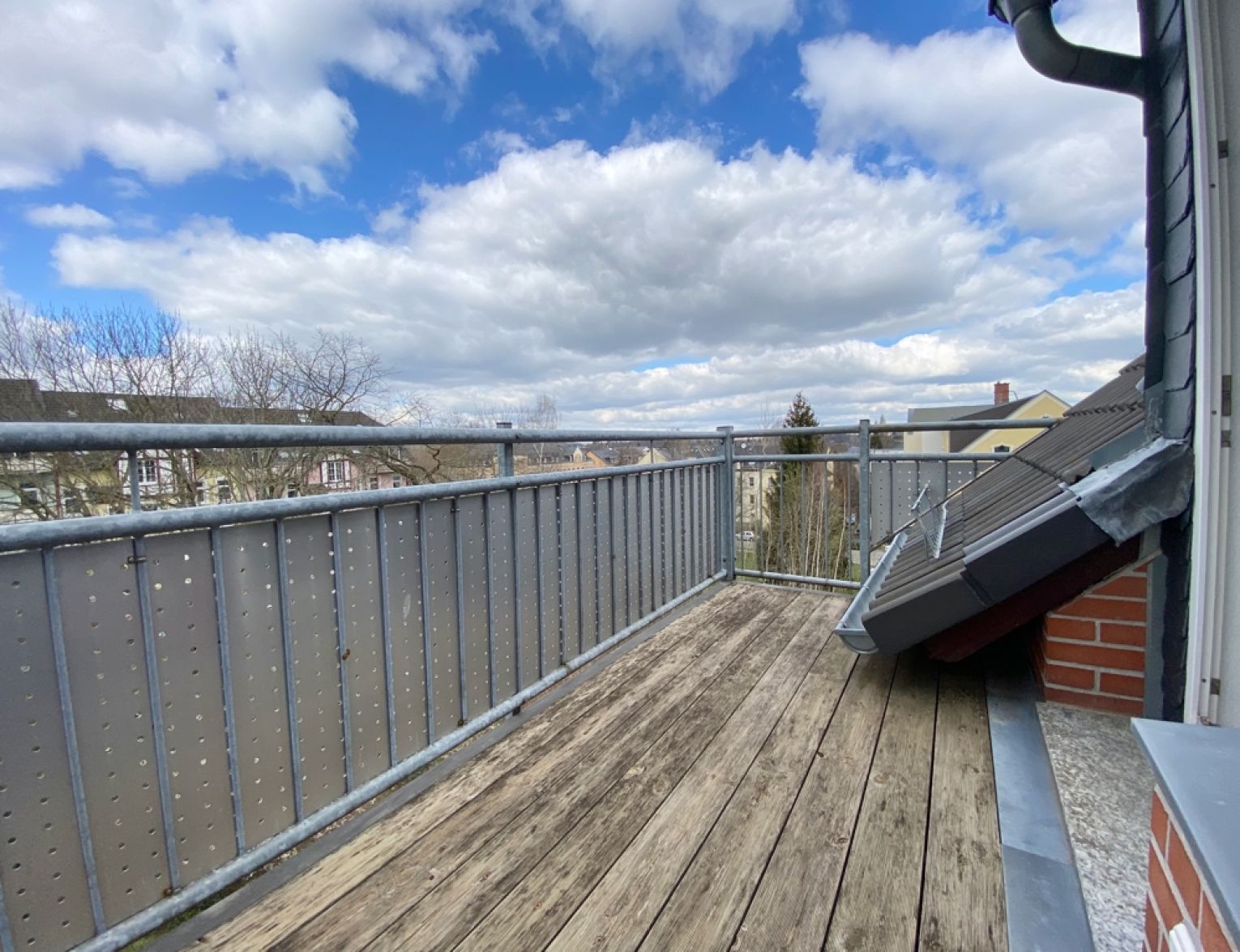 1 Zimmer • Dachgeschoss • mit Balkon • vermietet • Eigentumswohnung • in Chemnitz • Kappel