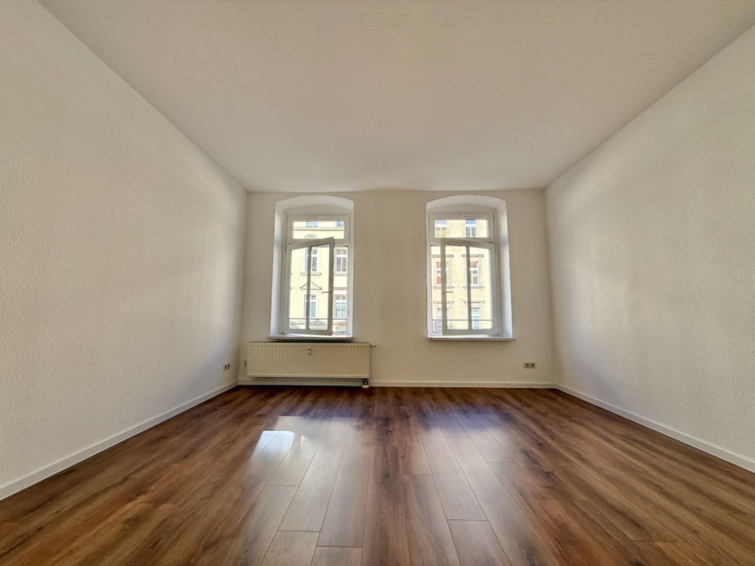 Chemnitz• Bernsdorf • 2 Zimmer • mit Balkon • Tageslichtbad • Stellplatz • schnell sein!