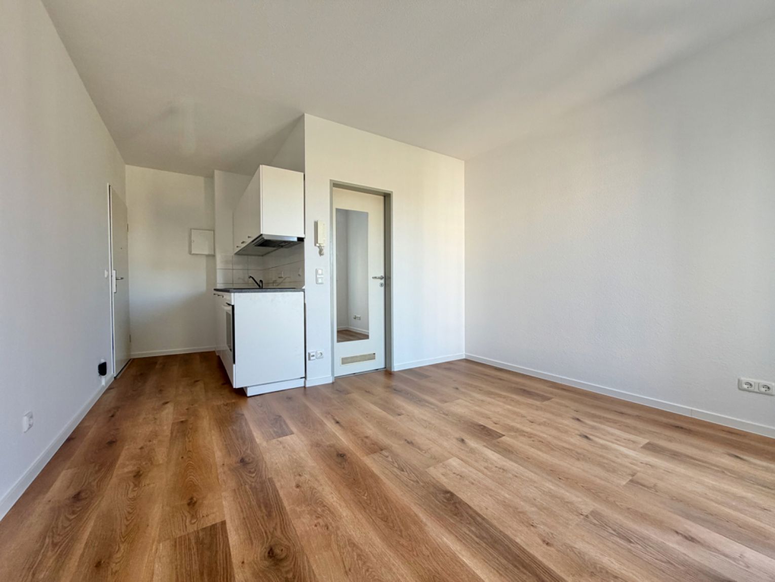 Dachterrasse • Einbauküche • 1 Zimmer • Uni nah • Wohnung • zur Miete • in Chemnitz • sei schnell !
