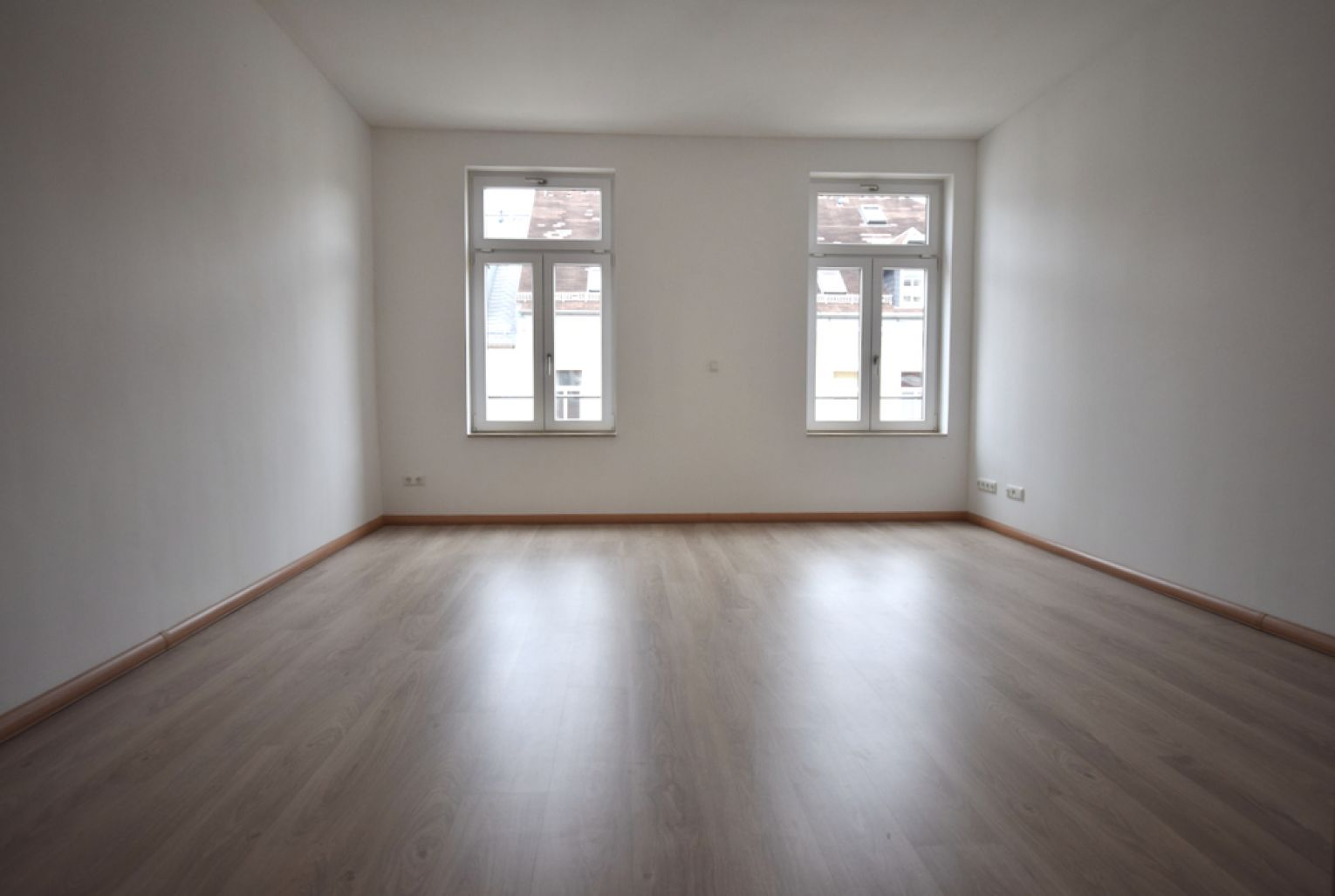 Sonnenbalkon • 4 Zimmer • Chemnitz • Fussbodenheizung • Laminat • Tageslichtbad • Wanne & Dusche