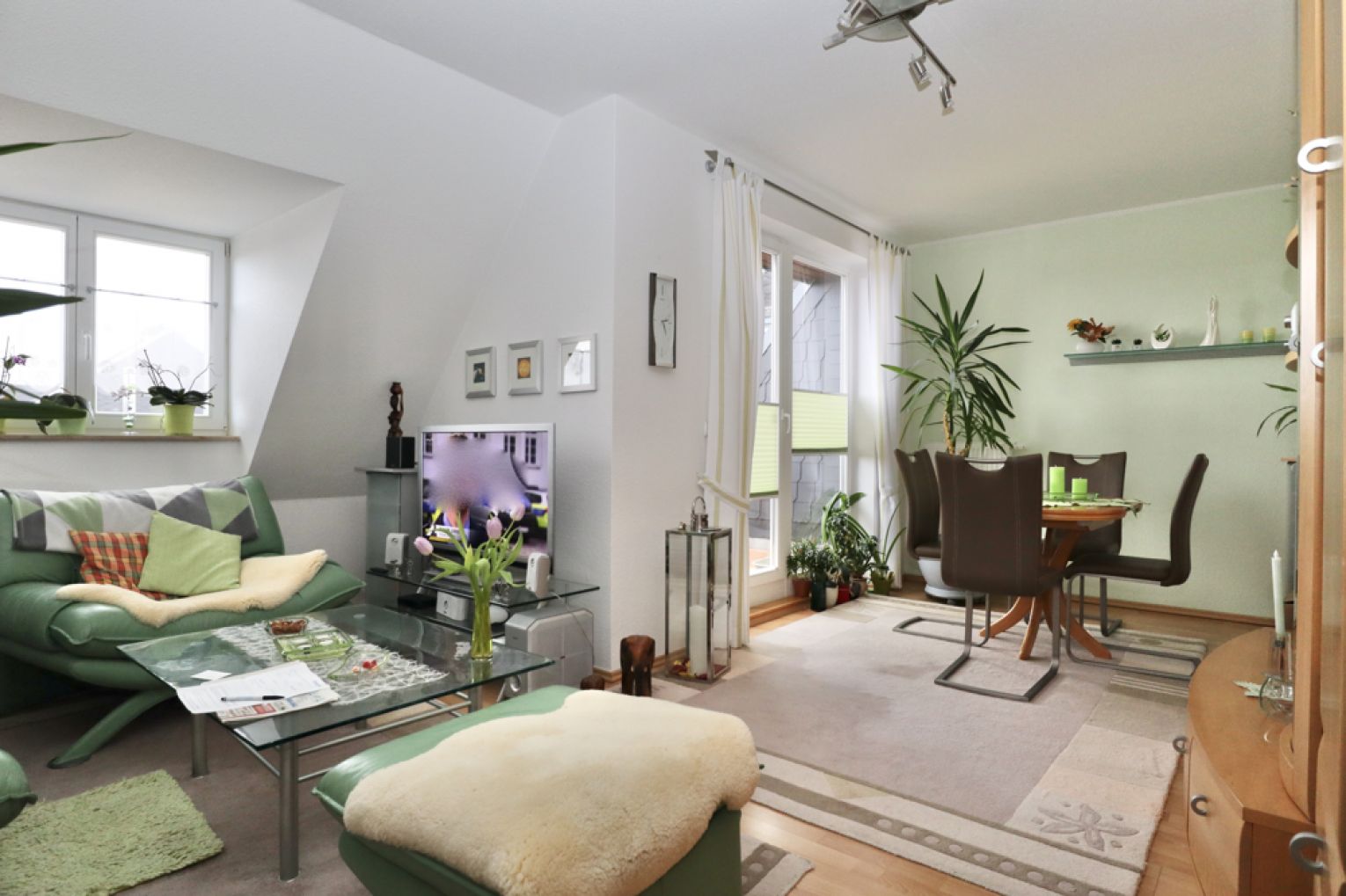 Dachgeschoss • 3-Zimmer Wohnung • Gablenz • Stellplatz • Terrasse • Chemnitz • Tageslichtbad • Miete