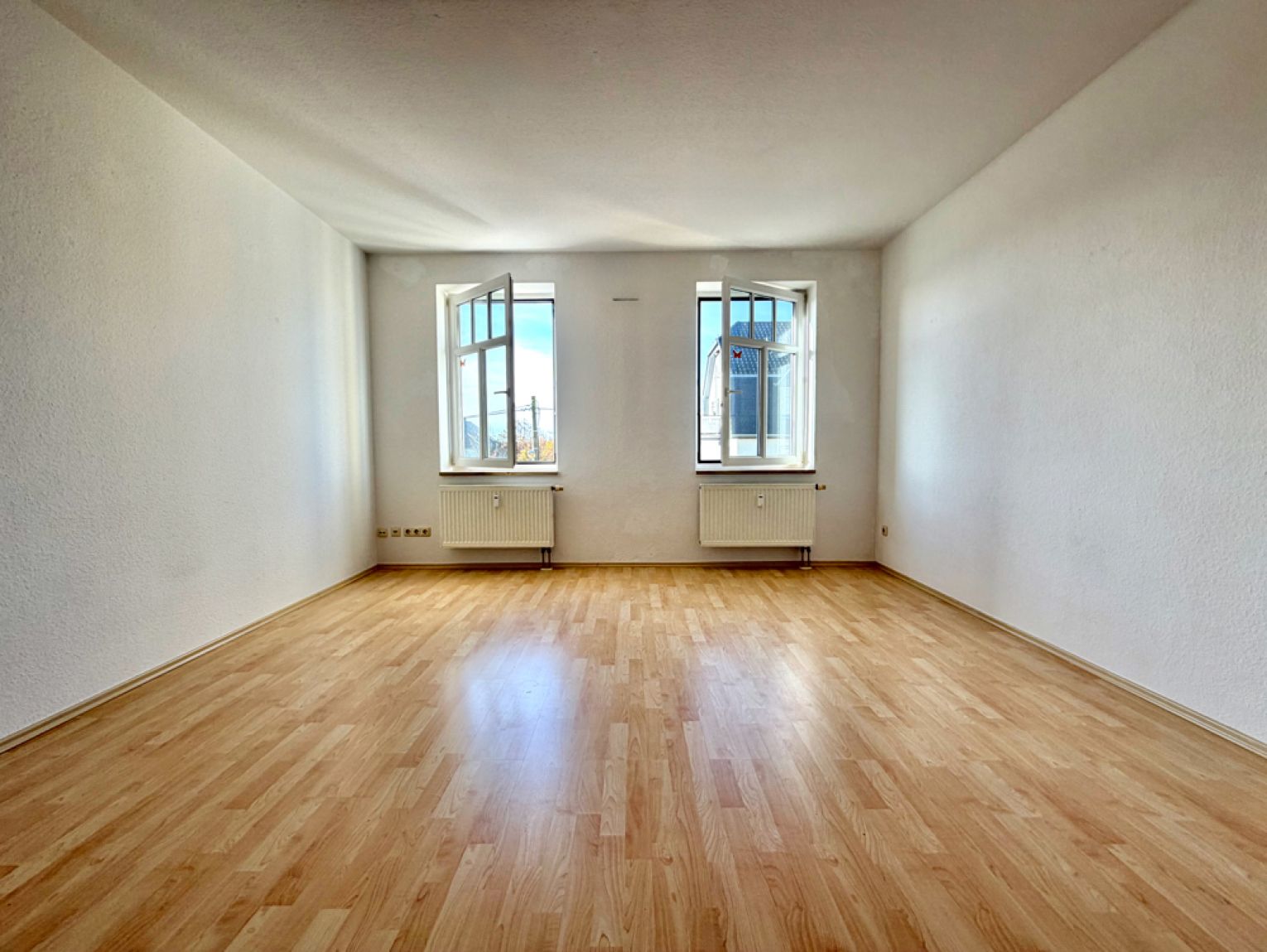 4 Zimmer • in Hartmannsdorf • mit Balkon • ideale Familiengröße • zur Miete • jetzt anrufen!