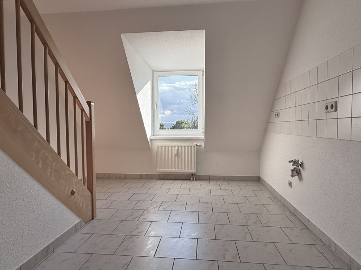 3-Raum • ruhige Lage • Balkon • Maisonette • Wanne • Laminat • schnell sein lohnt sich