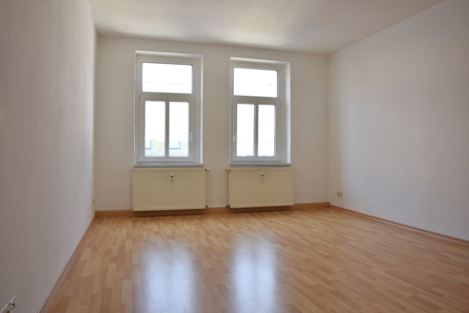 3 Zimmer • Laminat • Bad mit Wanne • Gartenmitbenutzung • Limbach-Oberfrohna • schnell Termin machen