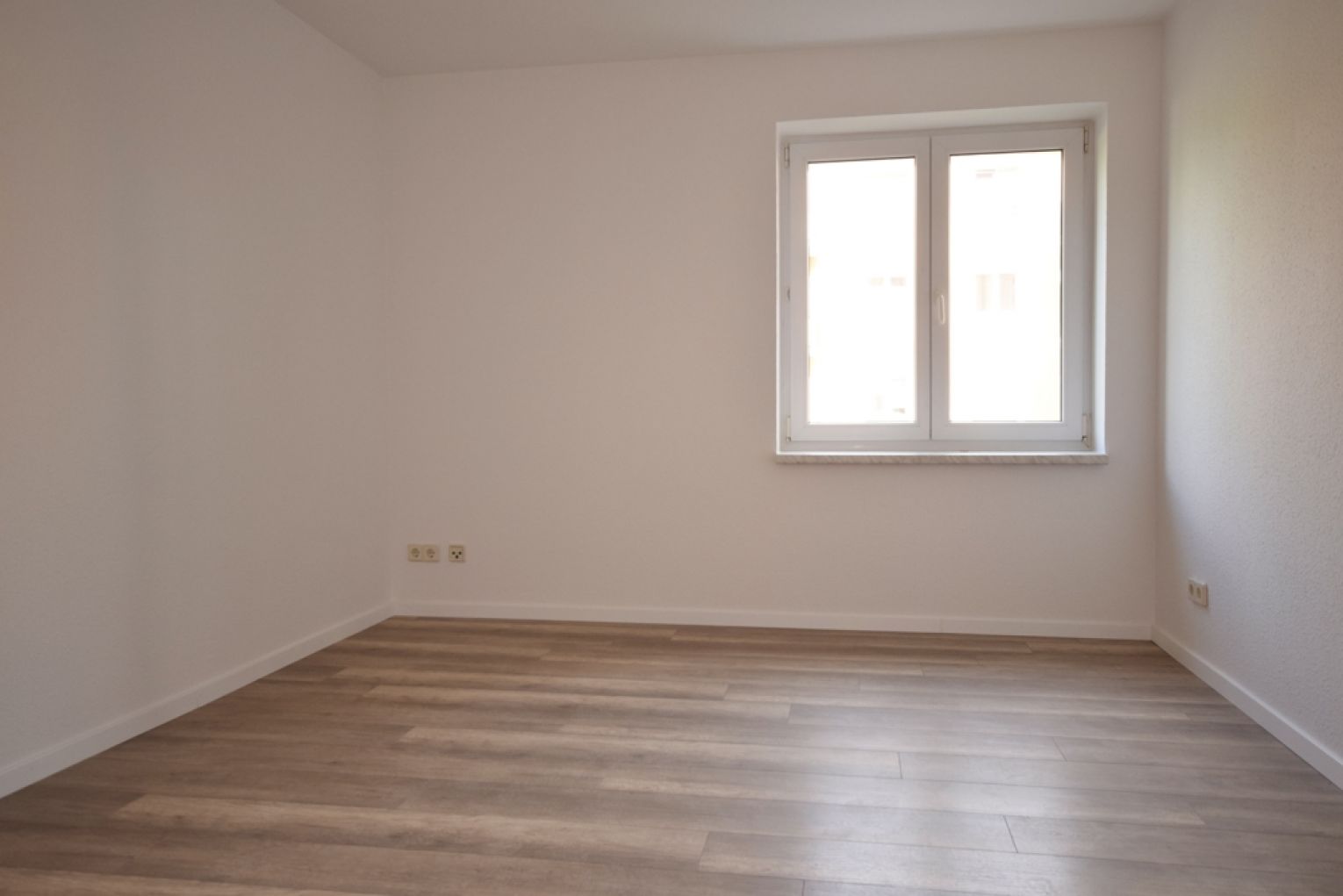 Tageslichtbad mit Wanne • 3 Zimmer • am Heimgarten • Balkon • Top-Preis! • Fussbodenheizung