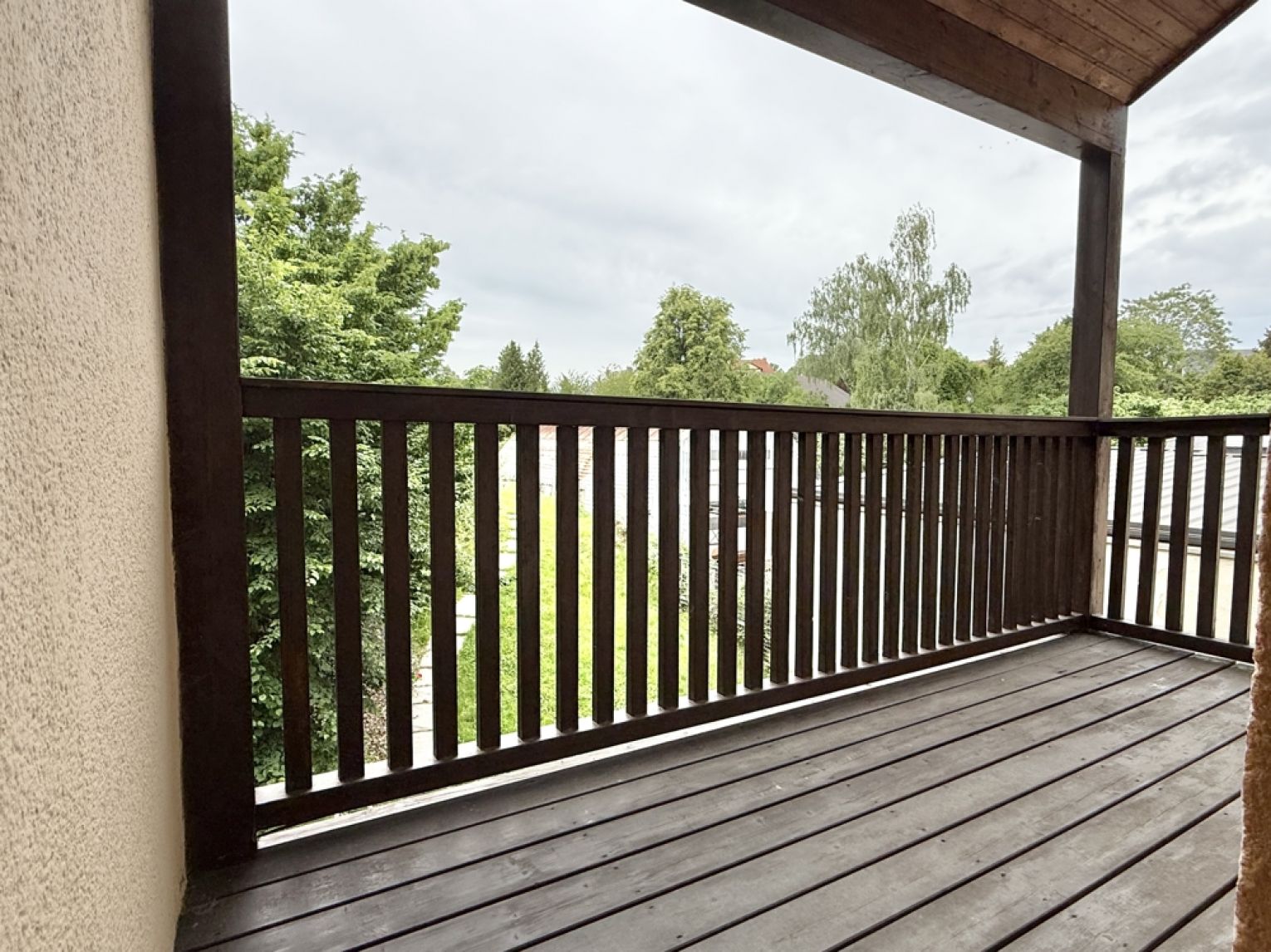 3-Zimmer • Runderker • Bad mit Fenster und Wanne • Laminat • Stadtvilla • Stellplatz