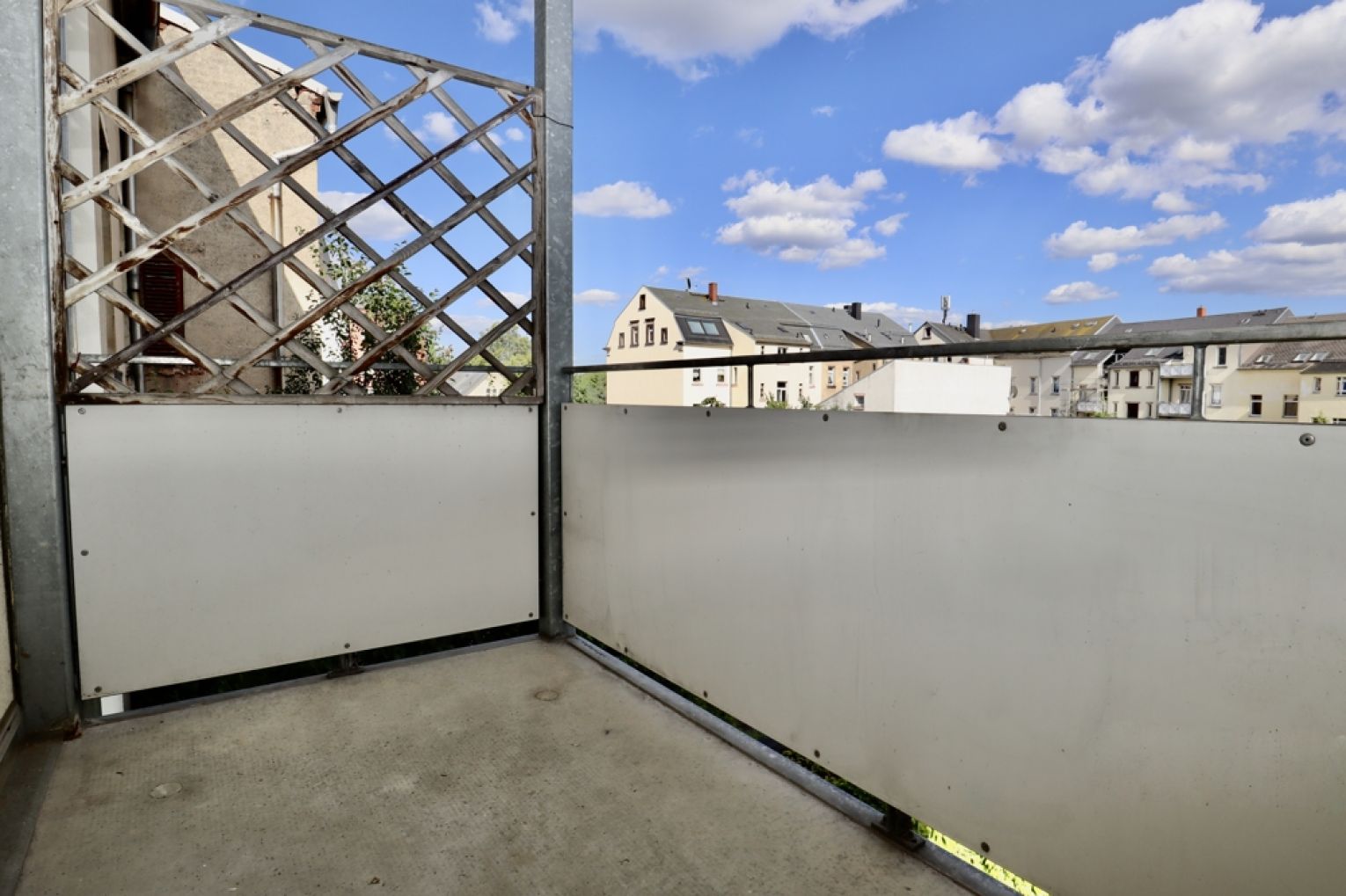 2-Raum Wohnung in Chemnitz • Balkon • saniert • Einbauküche • Stellplatz • Ebersdorf • jetzt anrufen