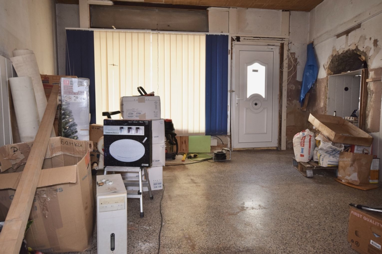 Gute Ausgangsbasis • Reihenmittelhaus • 3 Etagen • viel Platz • sanierungsbedürftig • Garagen