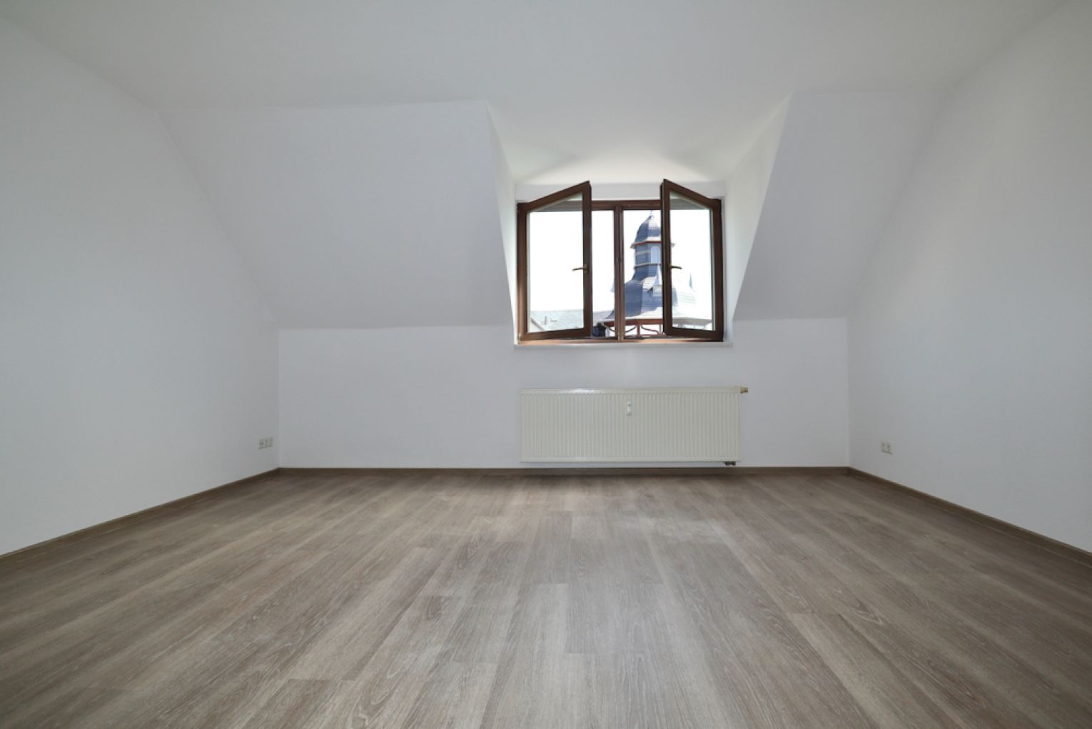 Kaßberg • große 3-Raum Wohnung • Dachgeschoss • Balkon • Chemnitz • modern • jetzt mieten