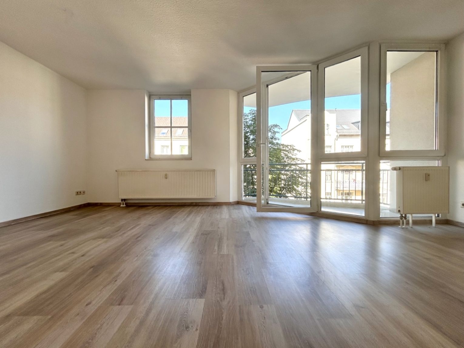 1 Zimmer • Balkon • Einbauschrank • Aufzug • Tiefgarage • Kaßberg • schnell sein lohnt sich