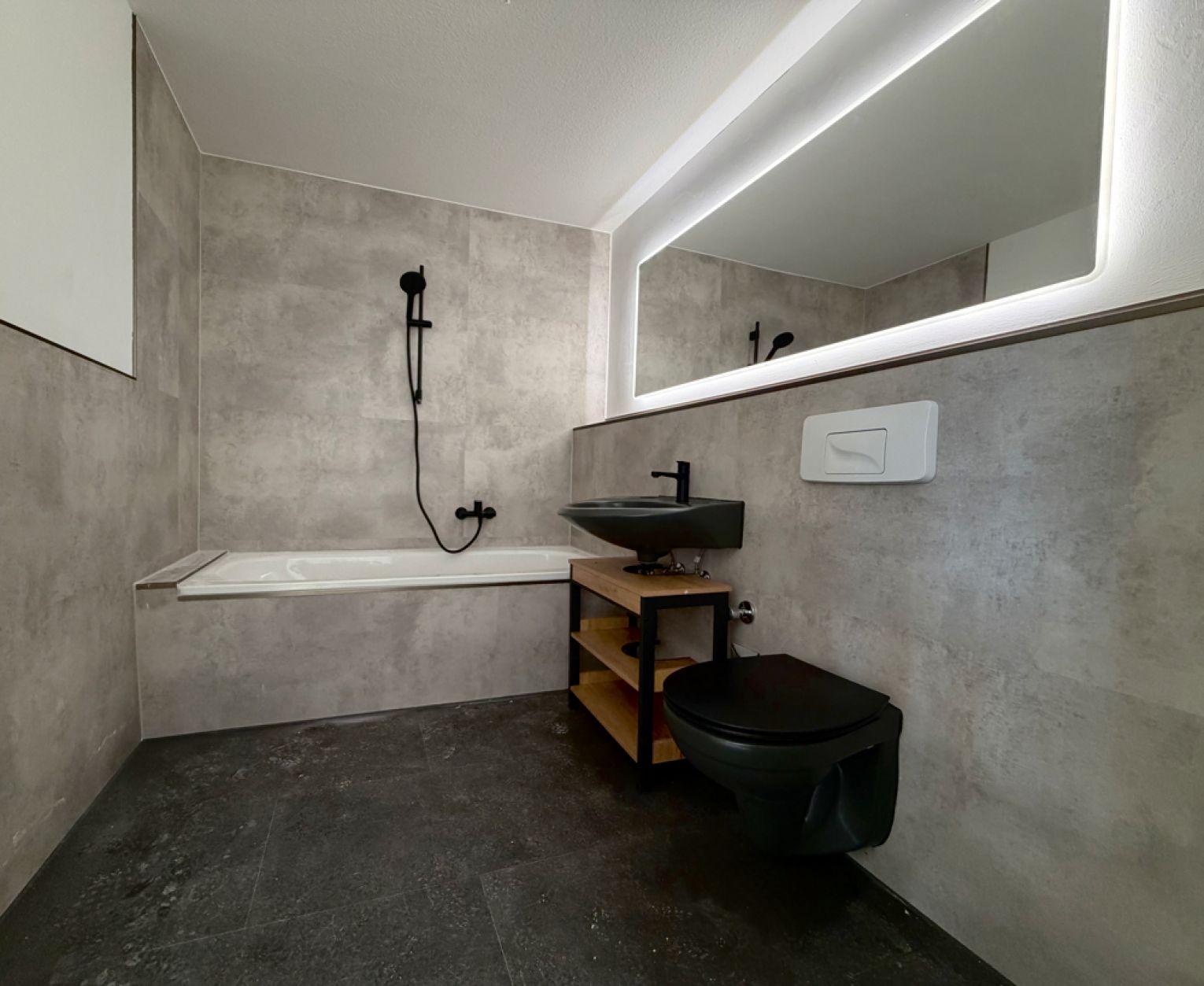 1,5-Zimmer • auf dem Kaßberg • Dachgeschoss • neues Bad • Maisonette • Einbauküche • JETZT mieten!