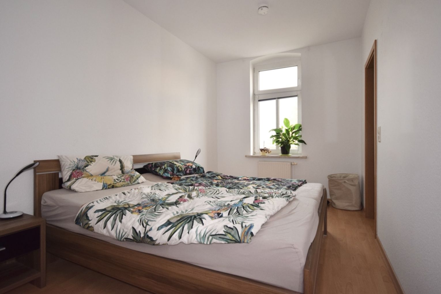 2-Raum • Einbauküche •  Gartenmitbenutzung  • Laminat • ruhige Lage • Altendorf • mal anschauen?