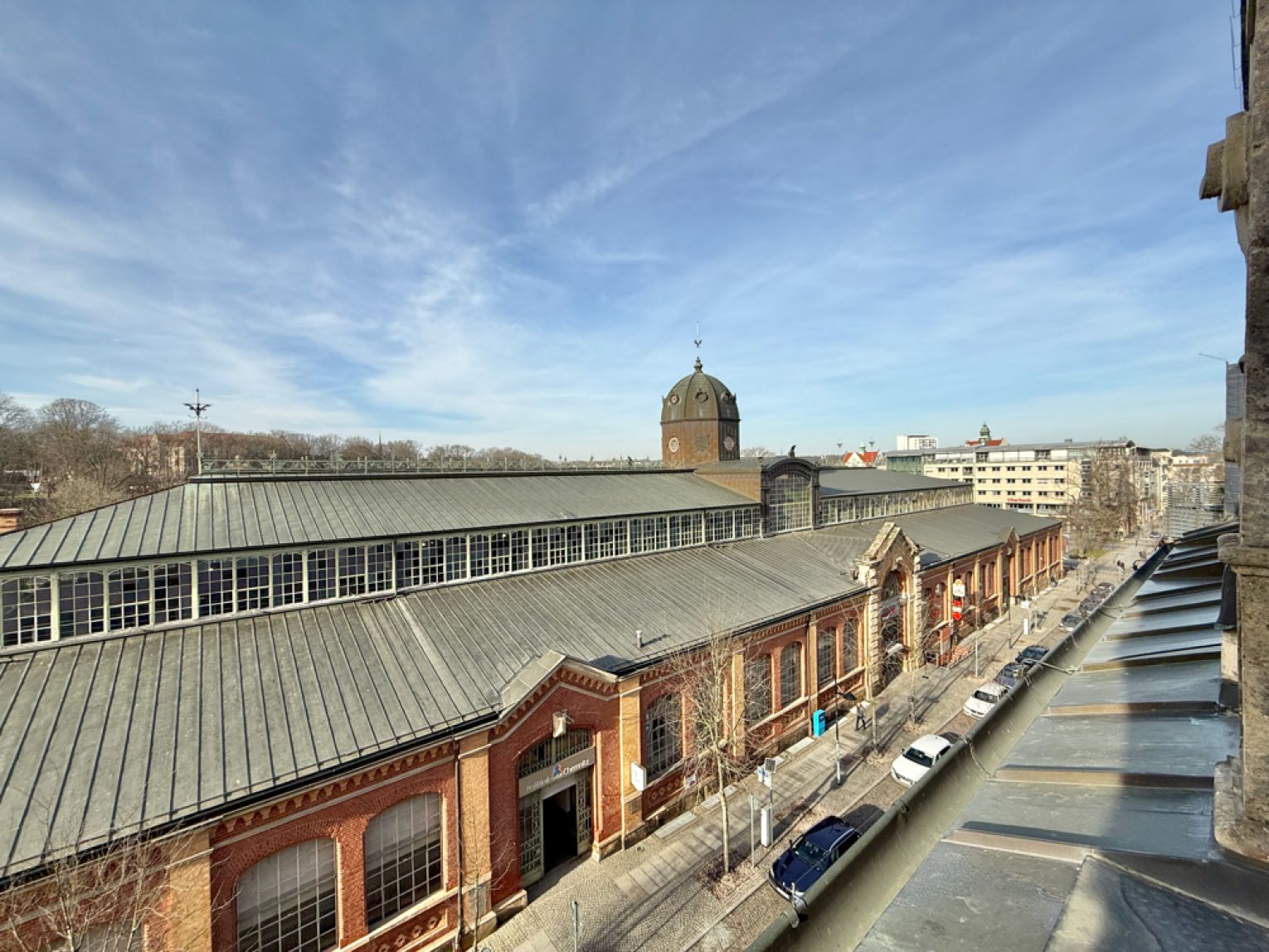 2 Zimmer • im Dachgeschoss • mit Oberlicht • Tiefgarage möglich • im Zentrum • Chemnitz • zur Miete