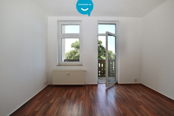 Ruhige Lage • Balkon • 3-Raum • Nussbaumlaminat • praktischer Grundriss • Bad mit Wanne • zur Miete