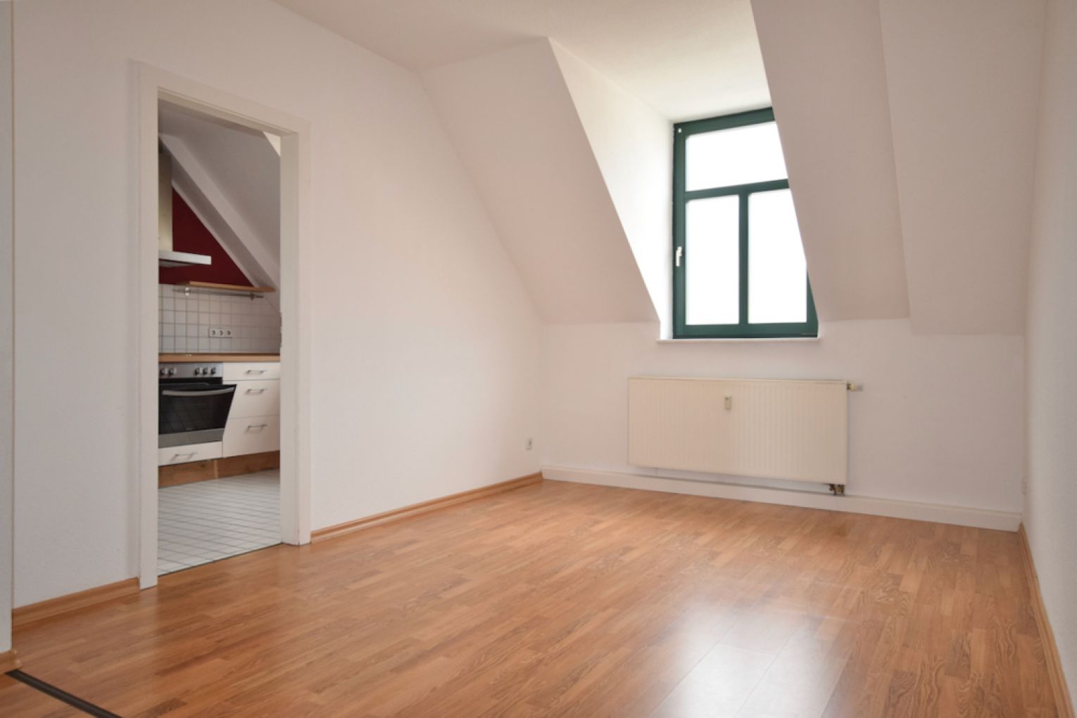 Jugendstil • 3,5 Zimmer • Einbauküche • Balkon • Tageslichbad mit Wanne+Dusche • sanierter Altbau