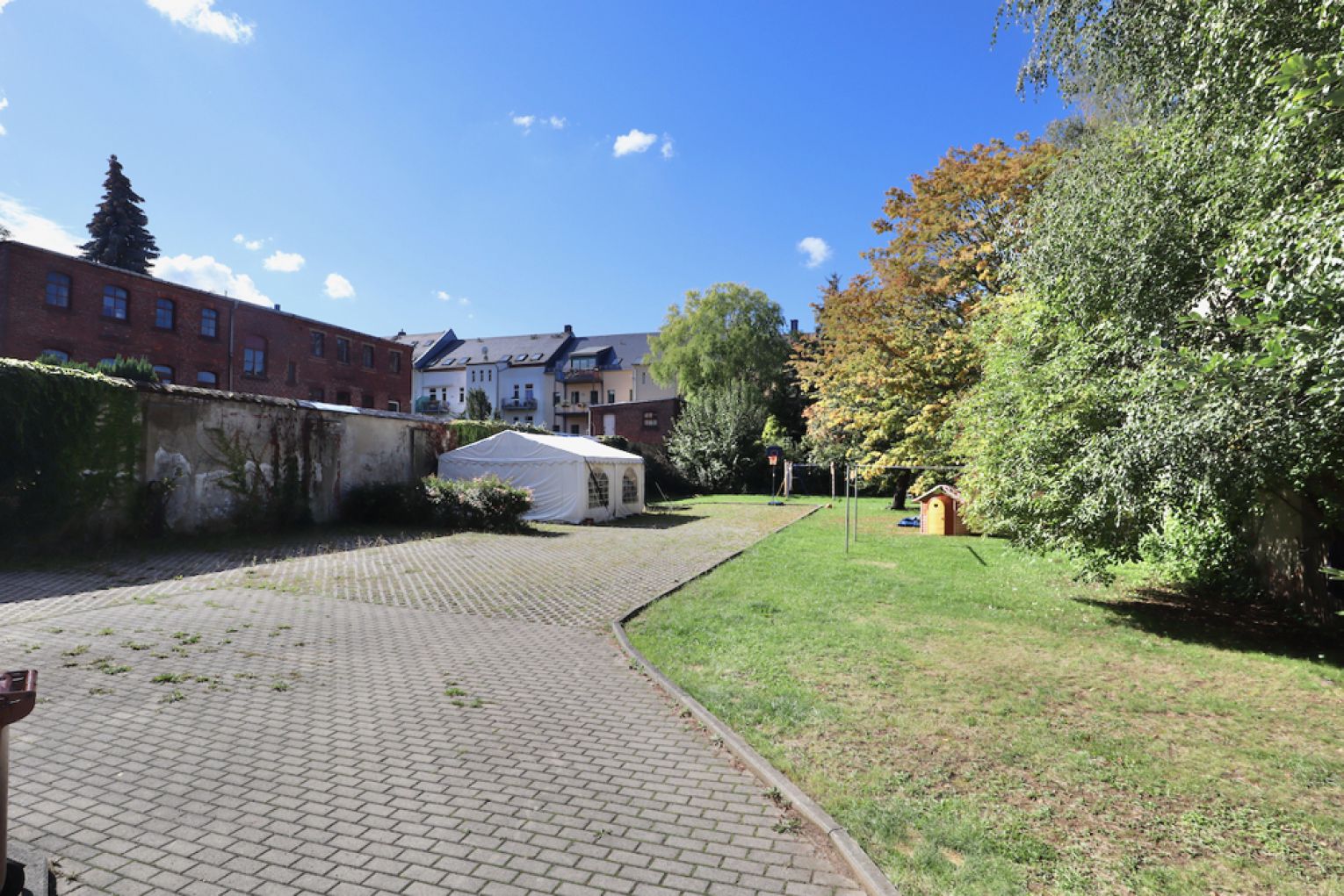 3 Zimmer • große Räume • Altendorf • neue Einbauküche • Stellplatz möglich • Chemnitz • zur Miete