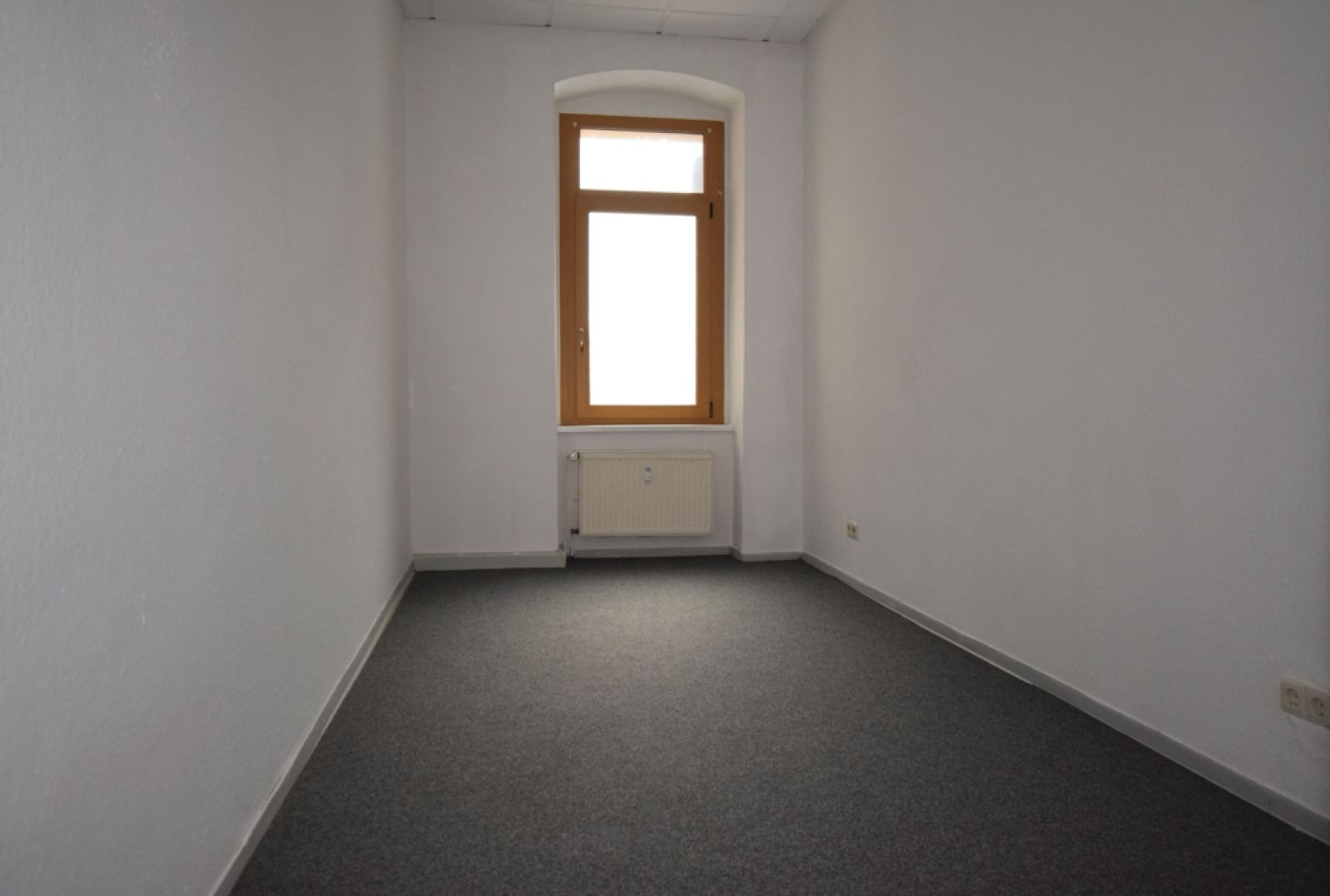 Bürofläche • hell und freundlich • frei gestaltbar • einmal anschauen ?